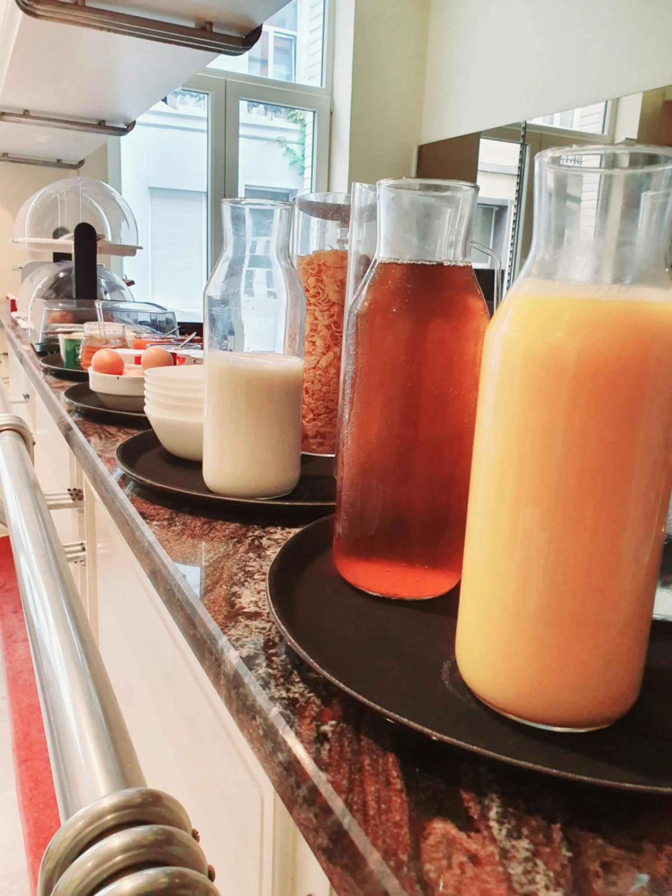 Food and drinks in Hotel Queen Mary