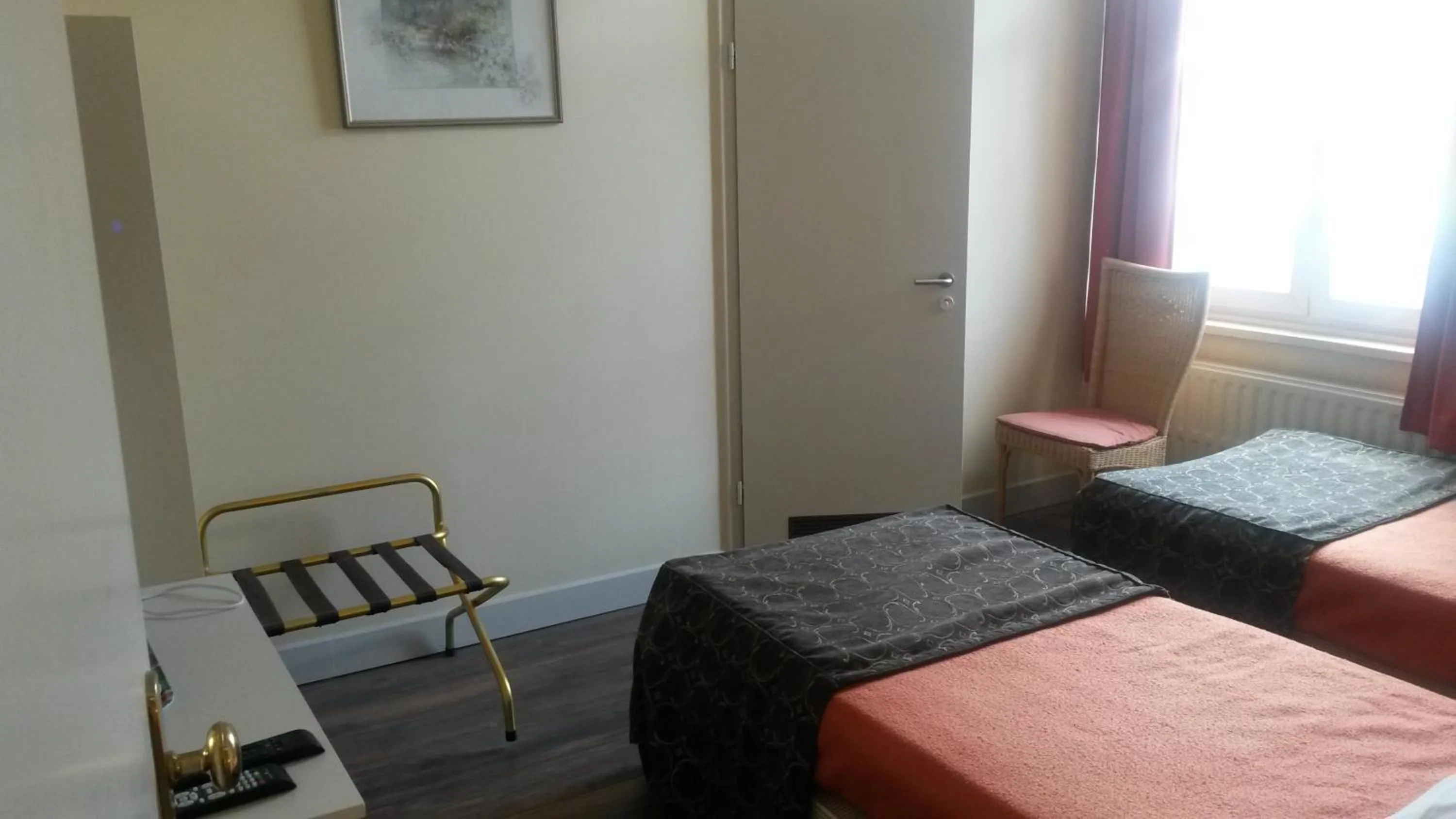 Bedroom, Bed in Hotel Queen Mary