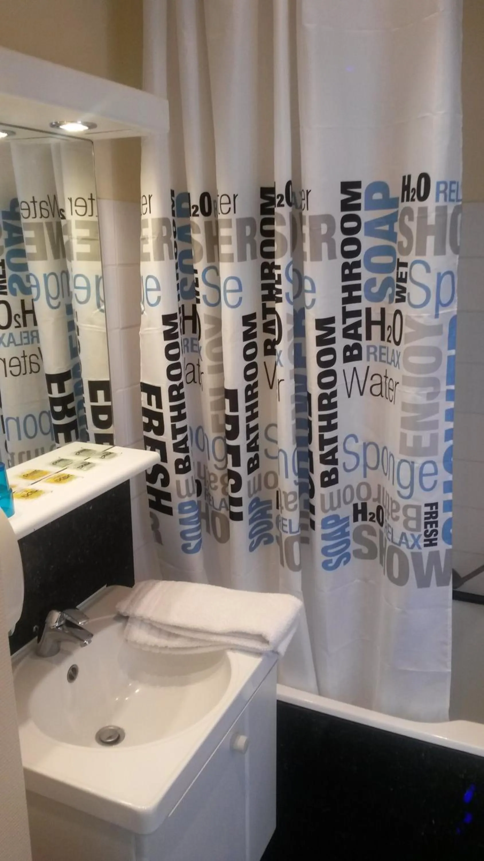 Shower in Hotel Queen Mary