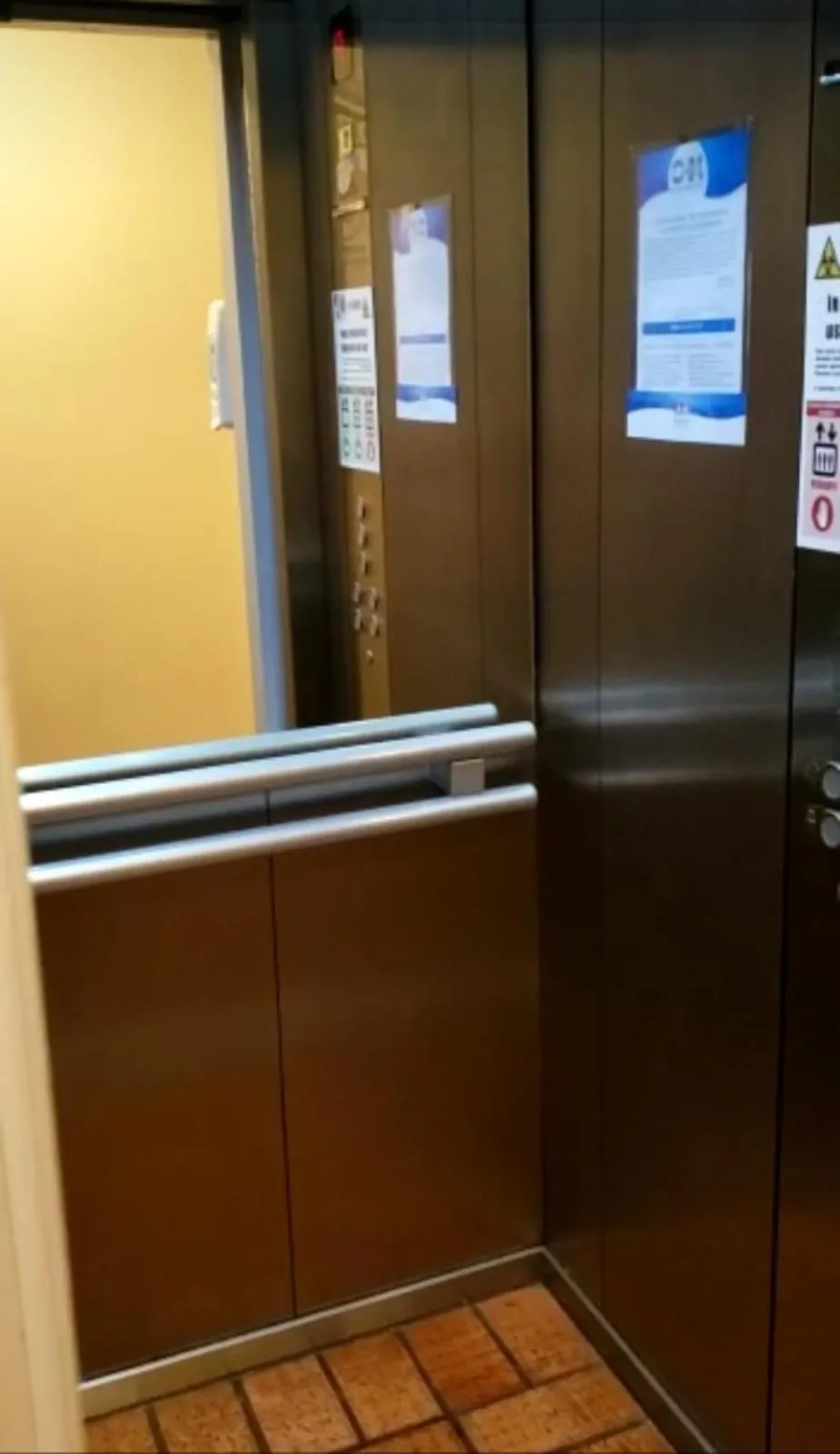 elevator in Apartamento Flor de Canela