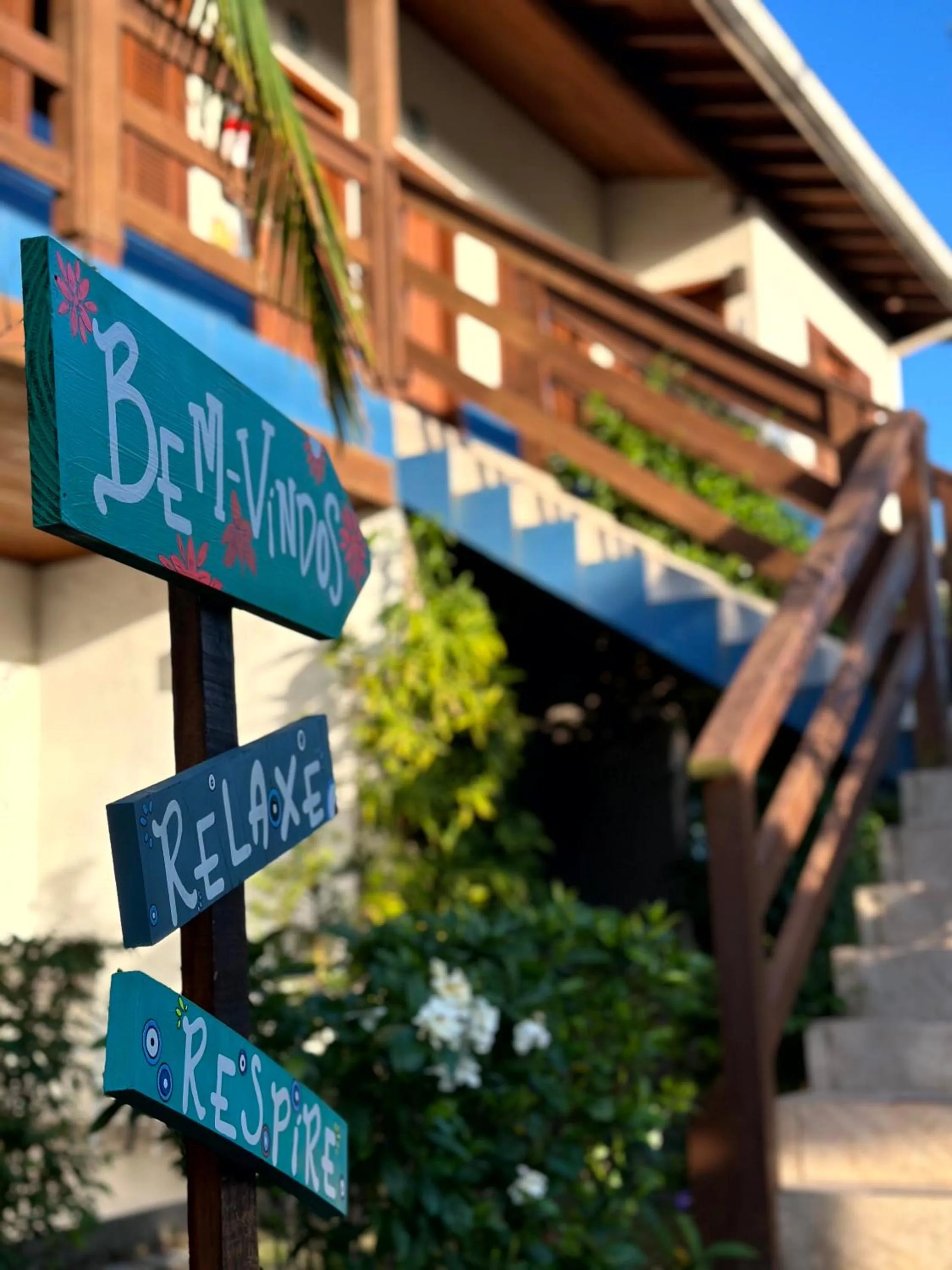 Text overlay in Pousada Lagoa do Rosa