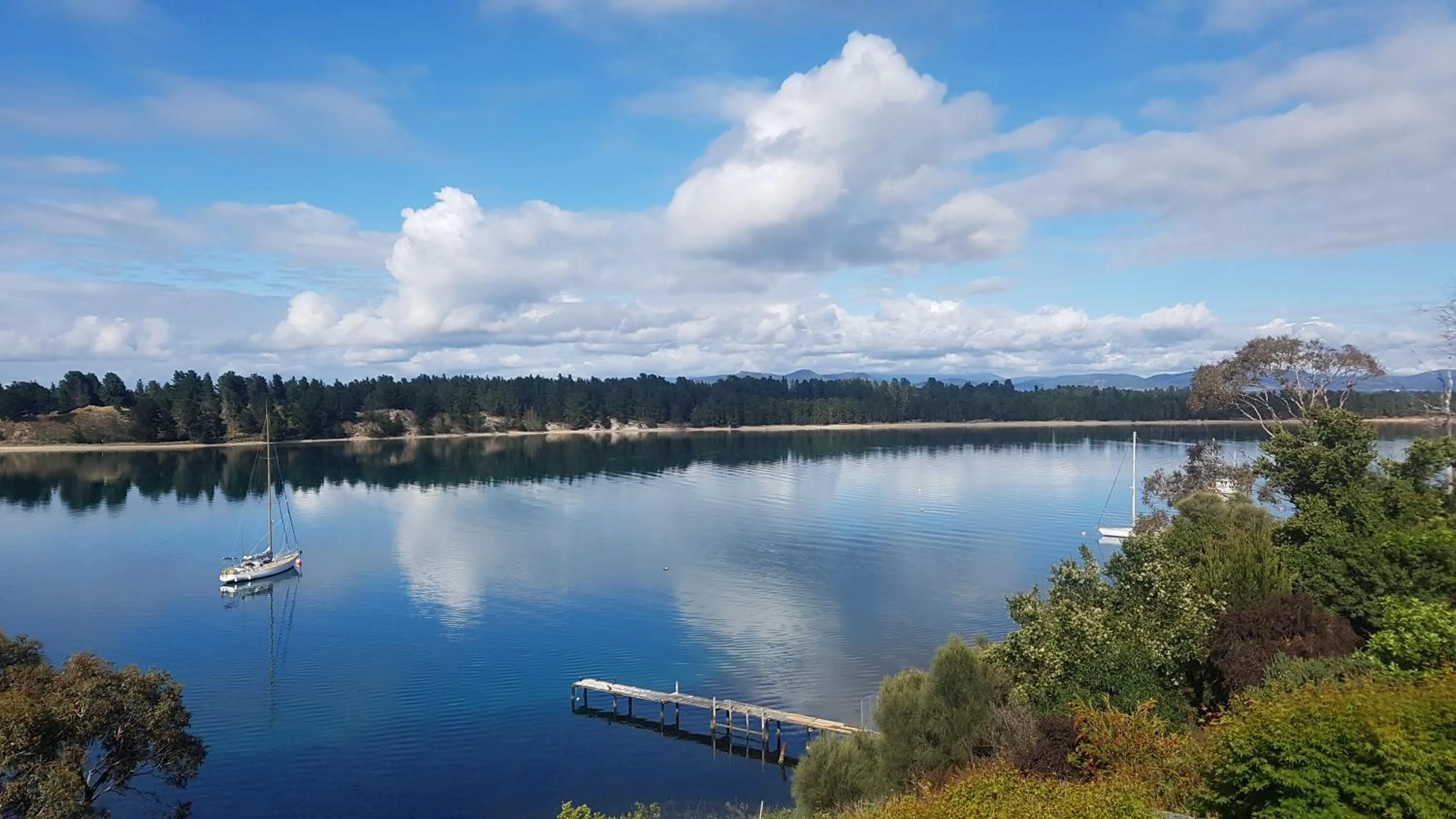 Garden view in Lewi Waters