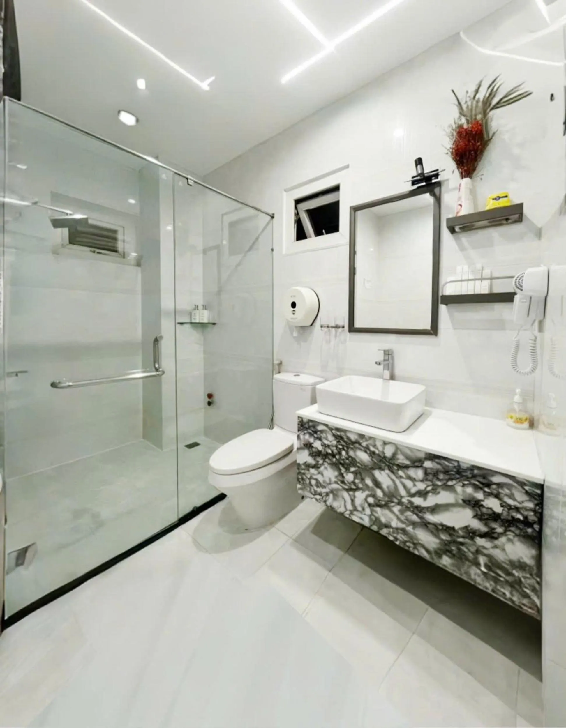 Shower in Thu Ha Airport Hotel