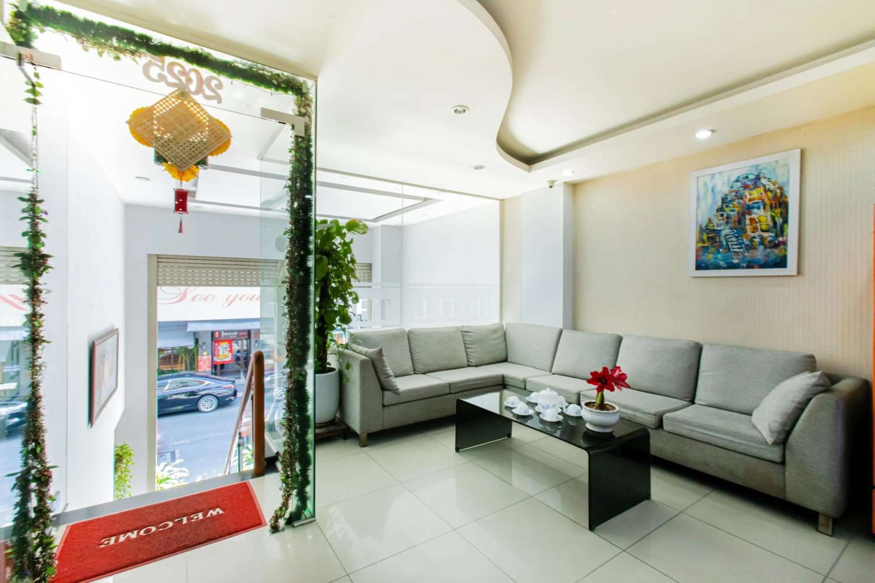 Seating area in Thu Ha Airport Hotel