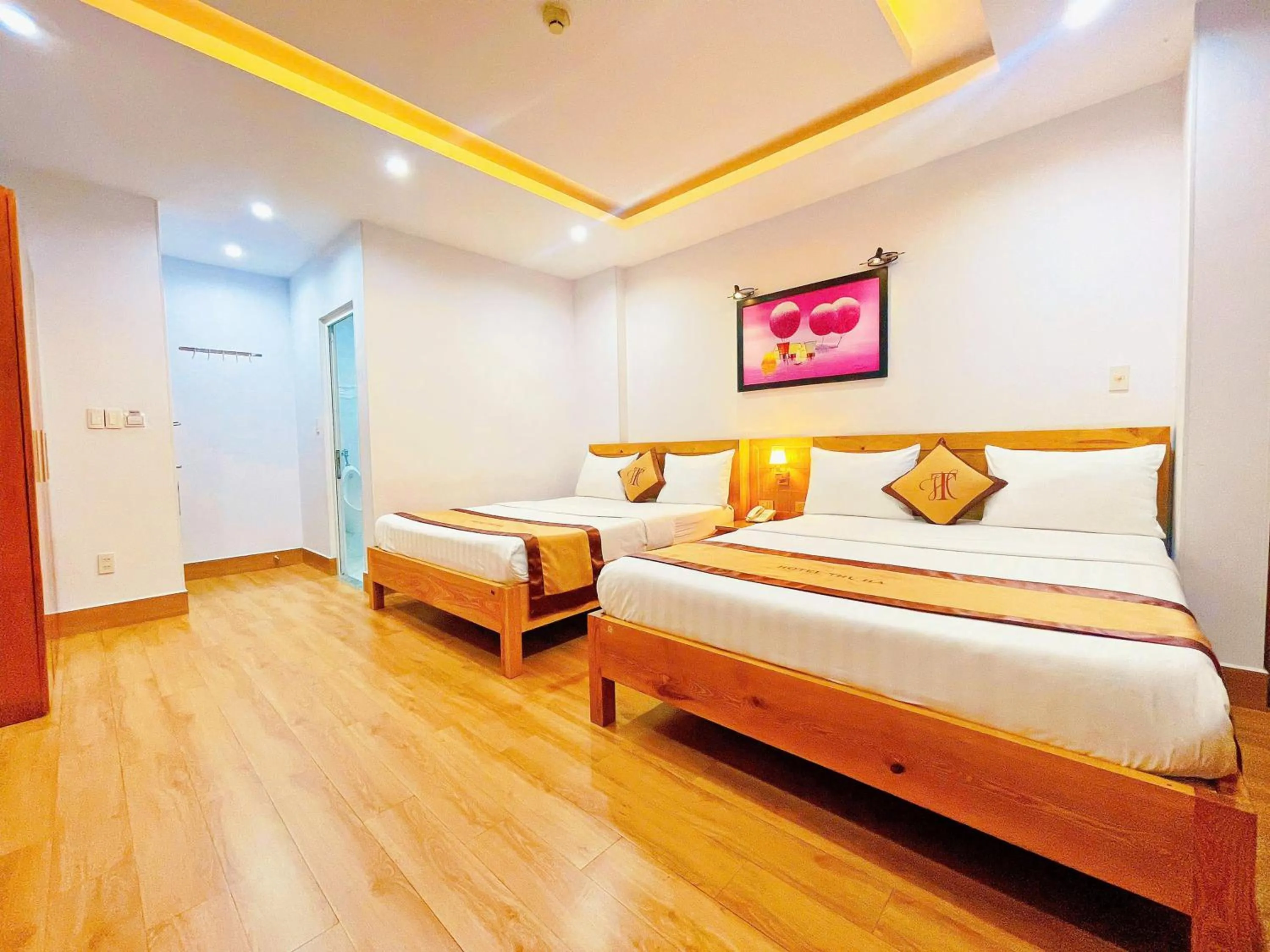 Photo of the whole room, Bed in Thu Ha Airport Hotel