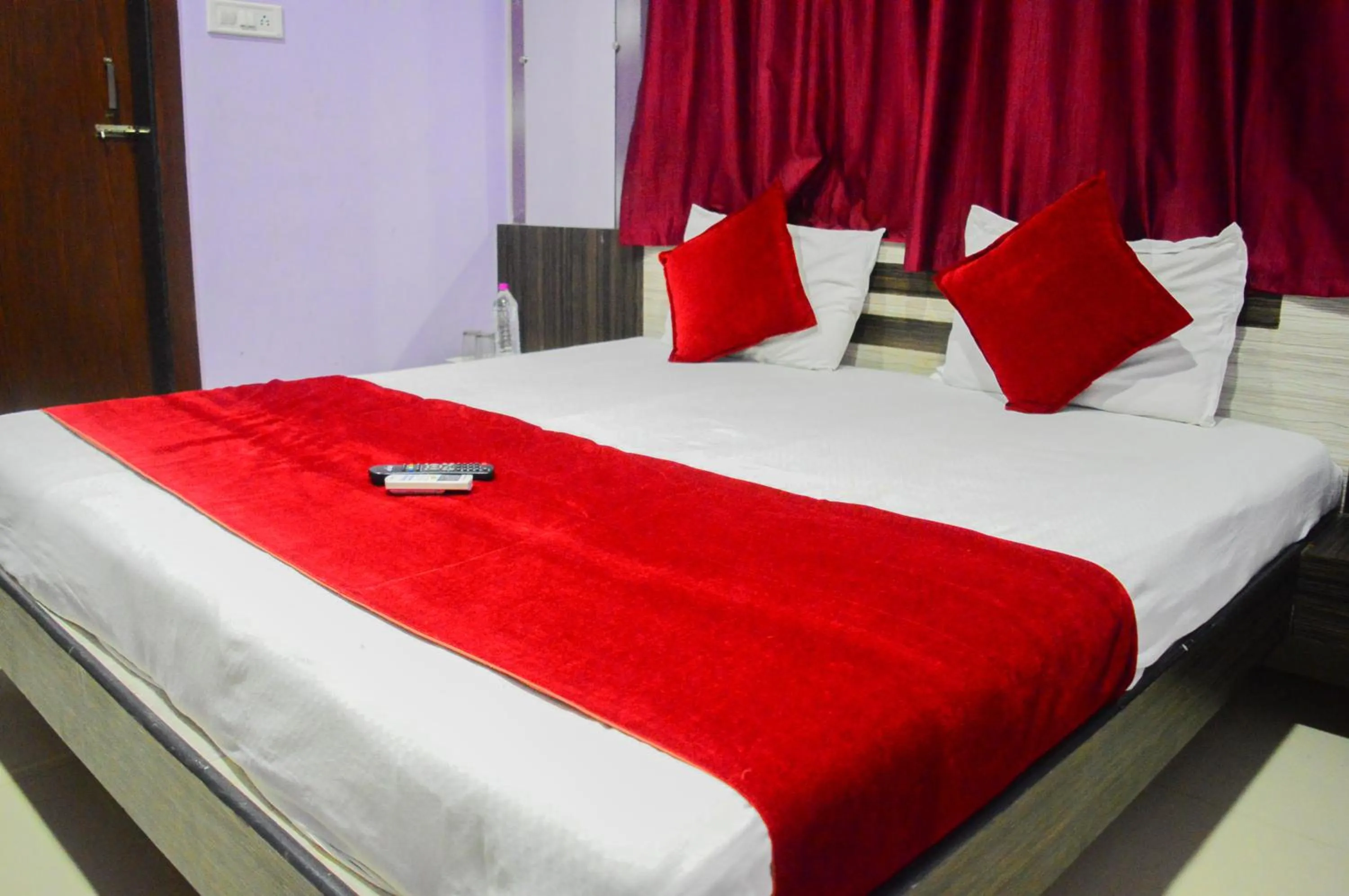 Photo of the whole room, Bed in Hotel Royal Palace - 150 Meters from Mahakal Temple