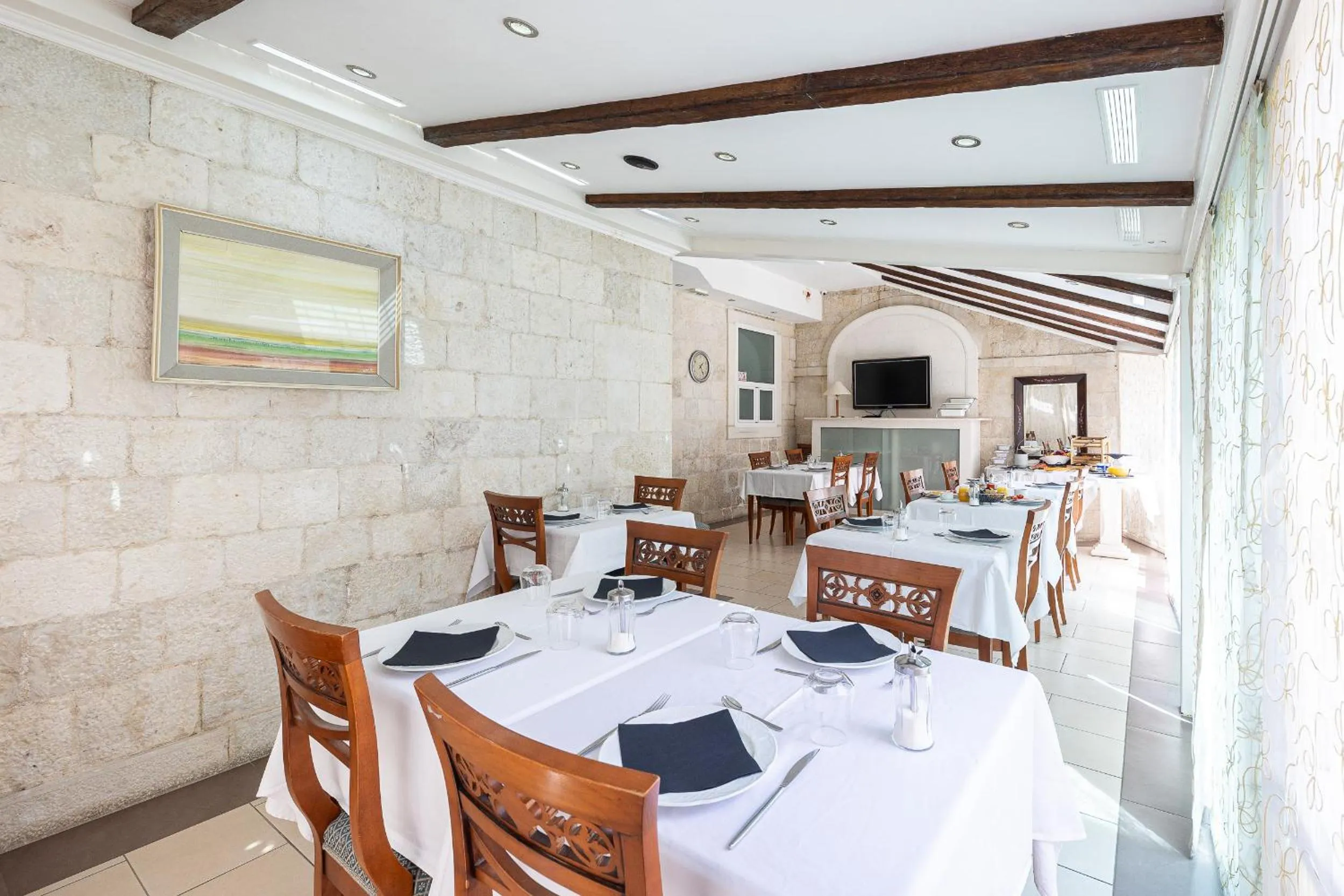 Restaurant/places to eat in Heritage Hotel Vila Sikaa