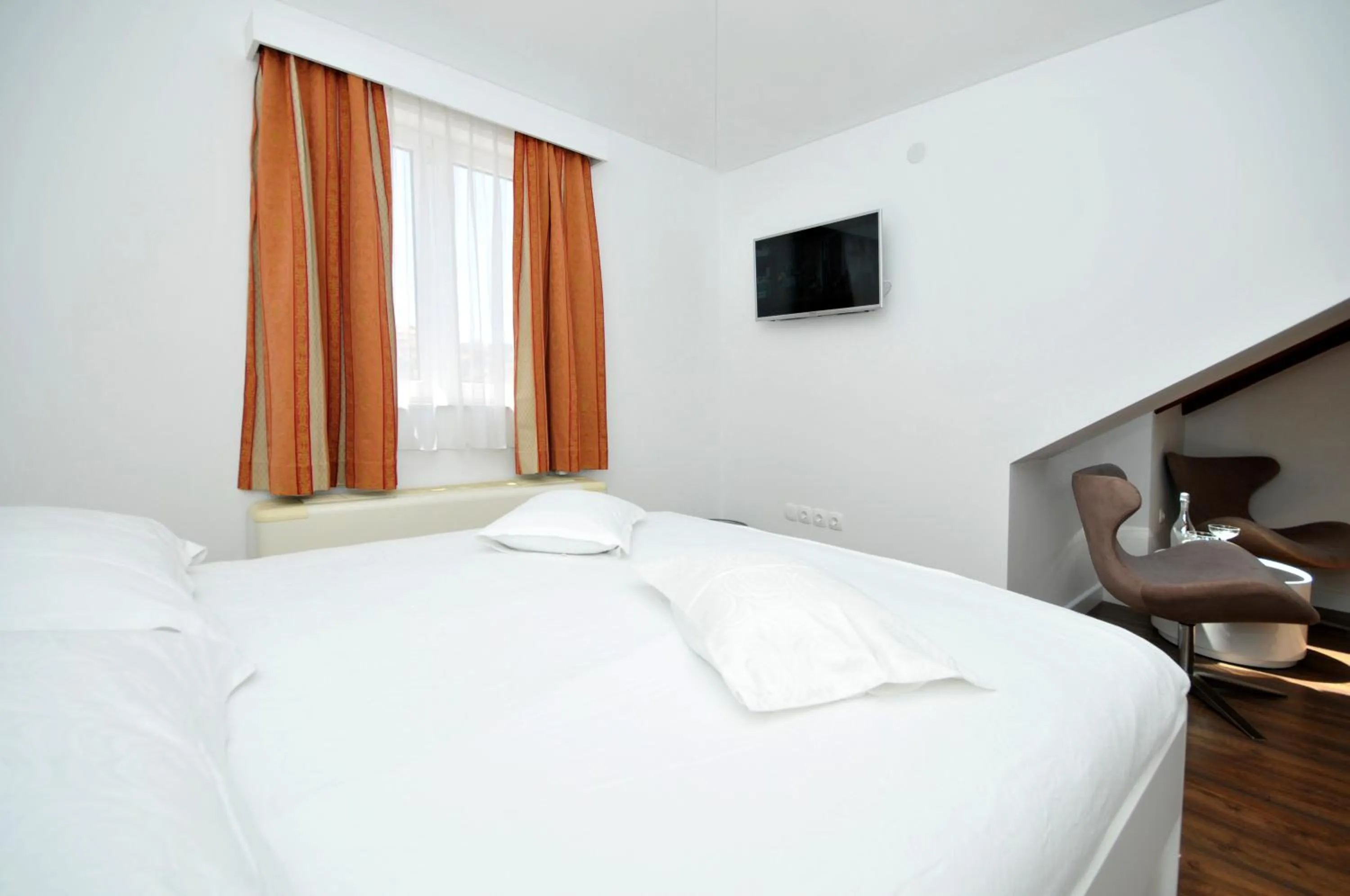 Photo of the whole room in Heritage Hotel Vila Sikaa