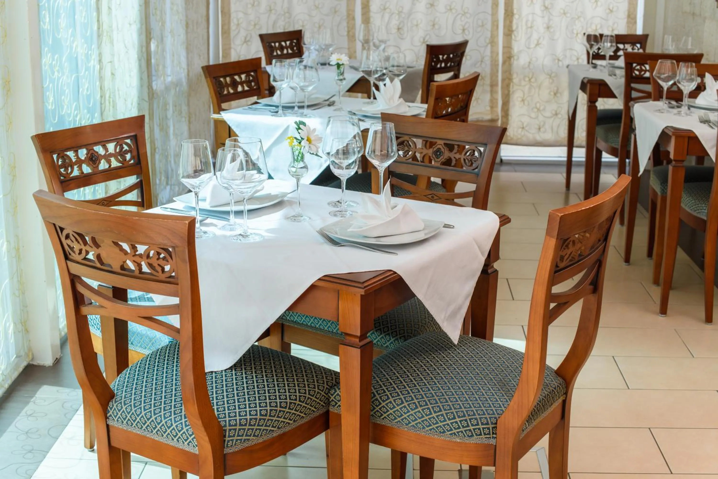Restaurant/places to eat in Heritage Hotel Vila Sikaa