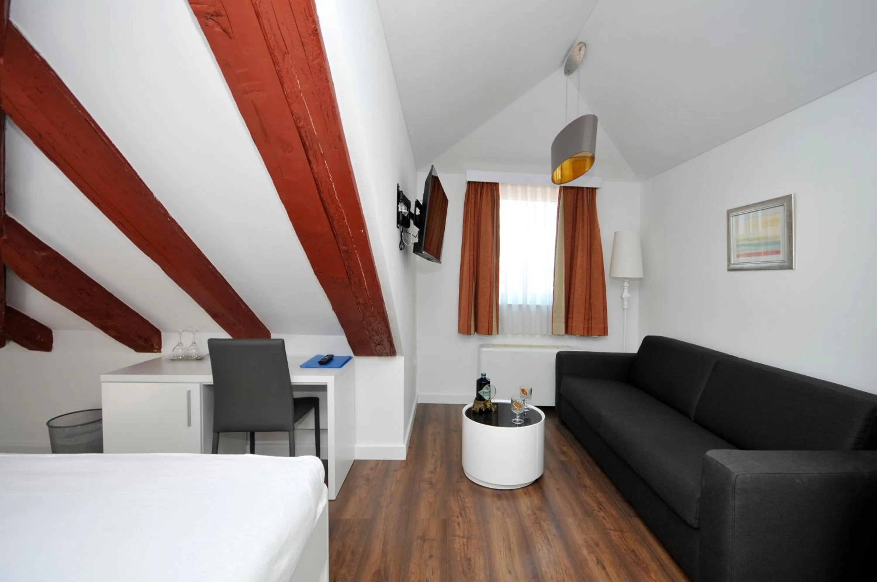 Photo of the whole room in Heritage Hotel Vila Sikaa