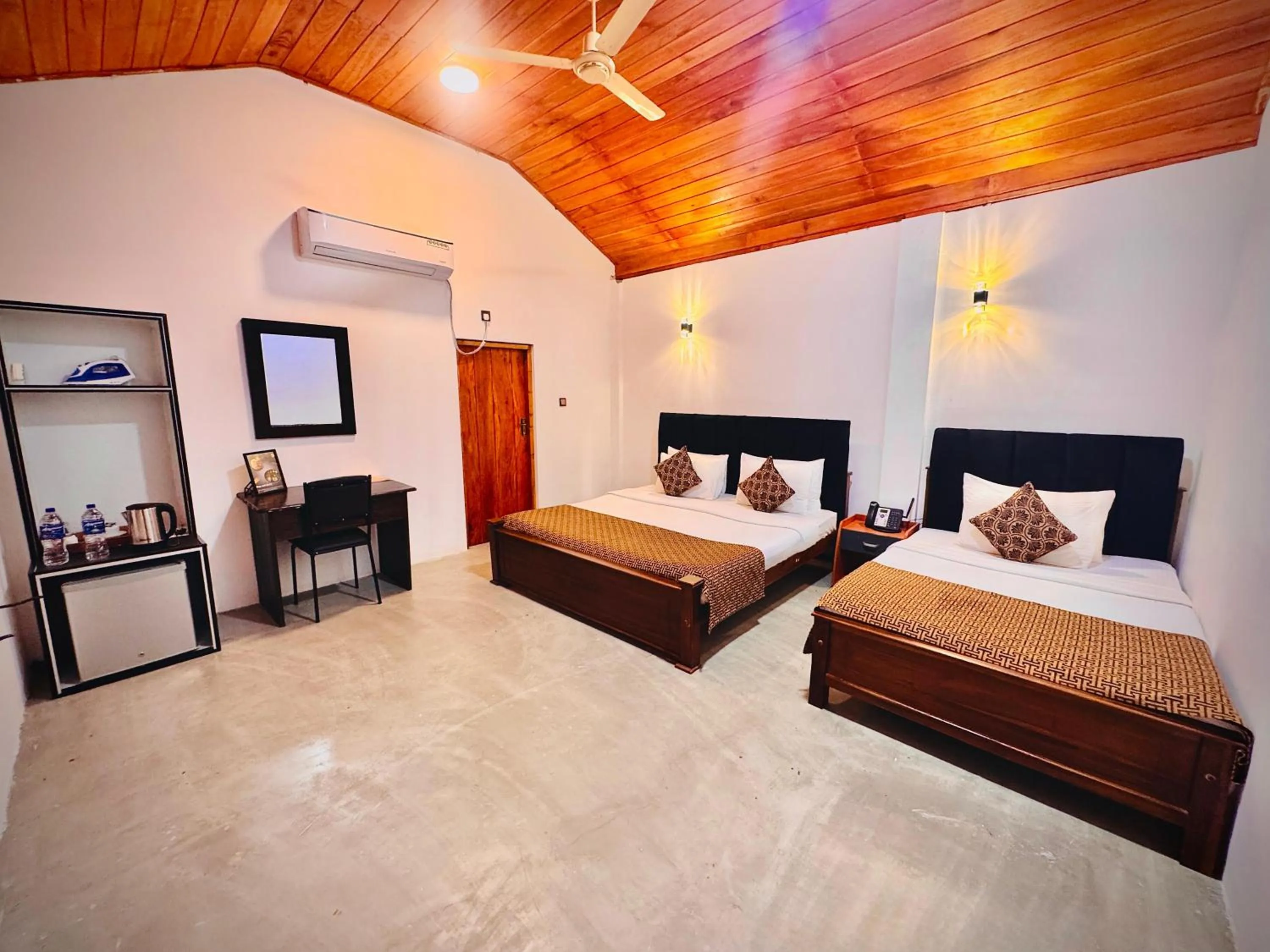 Shower, Bed in Nilaveli Hybrid Holiday Hotel