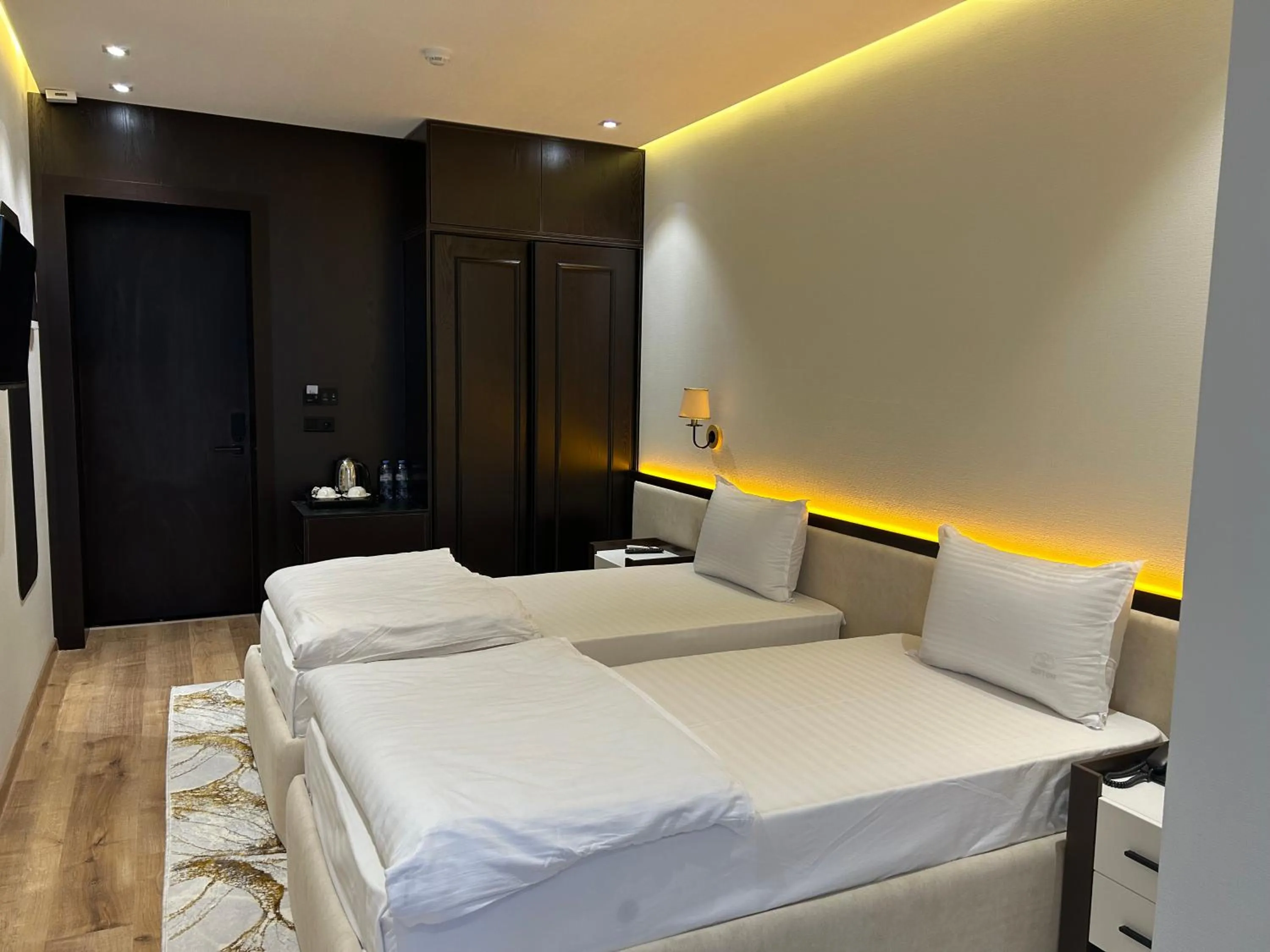 Photo of the whole room, Bed in Karim Parkside Hotel