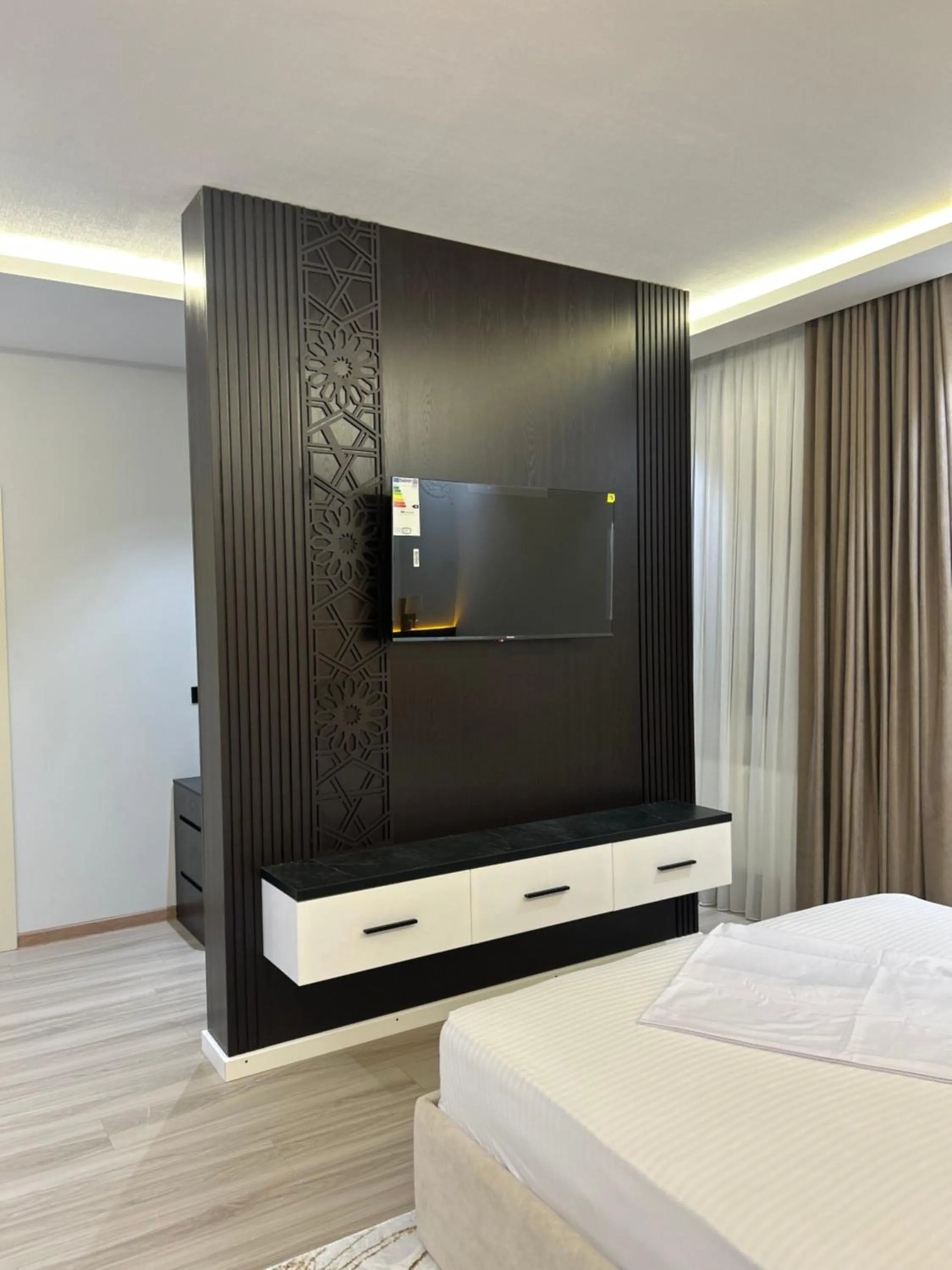 Photo of the whole room, Bed in Karim Parkside Hotel