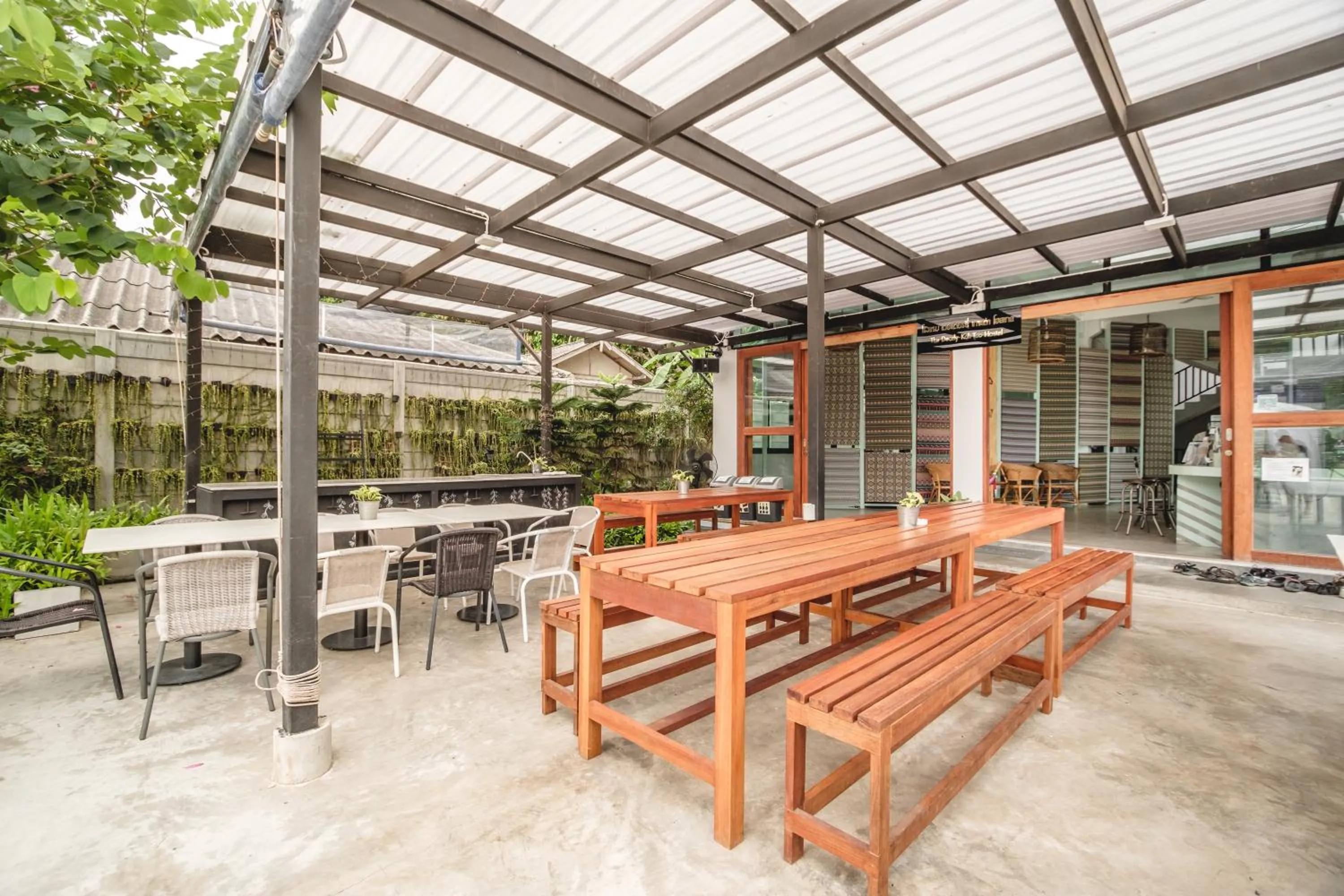 Restaurant/places to eat in The Dearly Koh Tao Hostel-PADI 5 Star Dive Resort