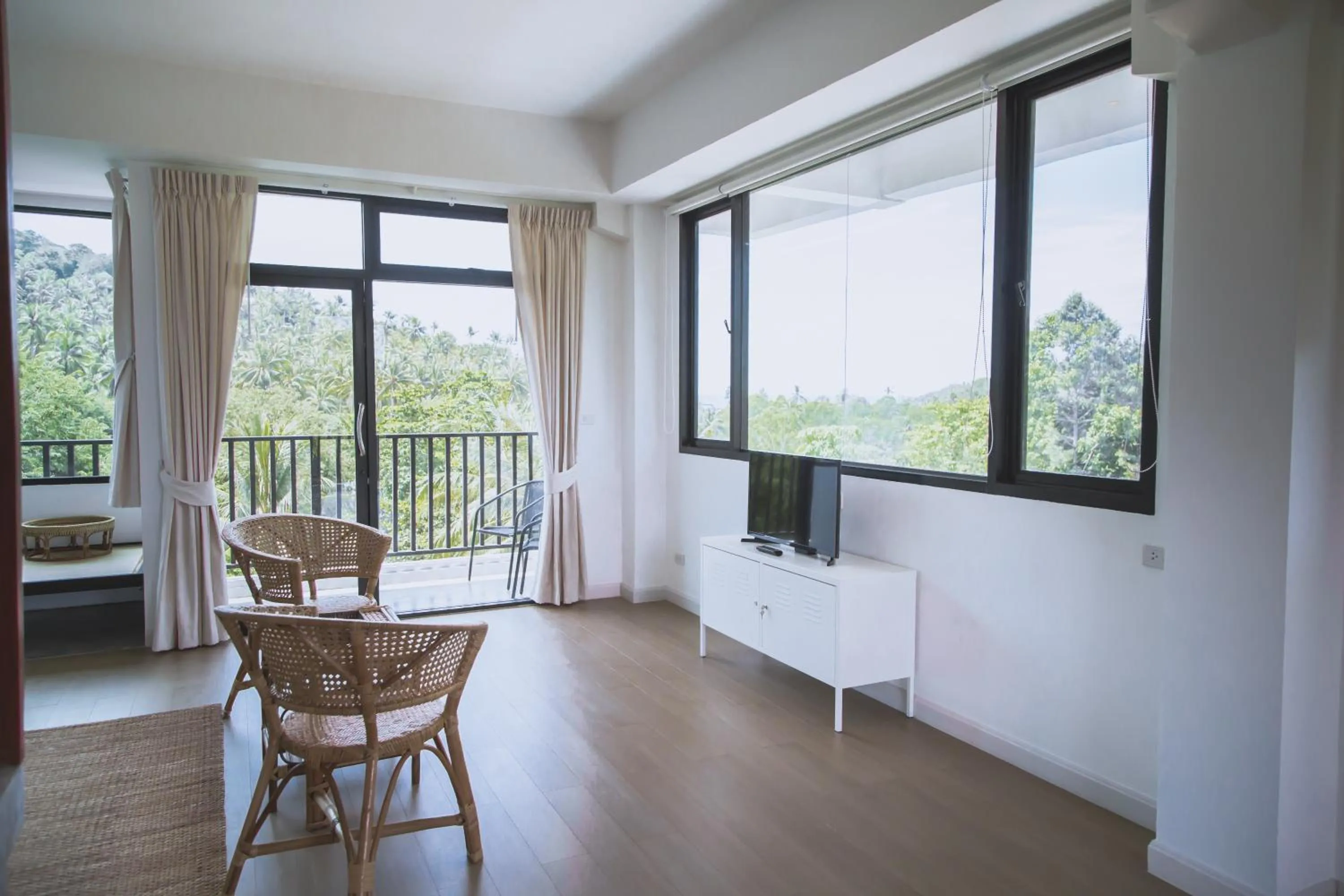 Seating area in The Dearly Koh Tao Hostel-PADI 5 Star Dive Resort