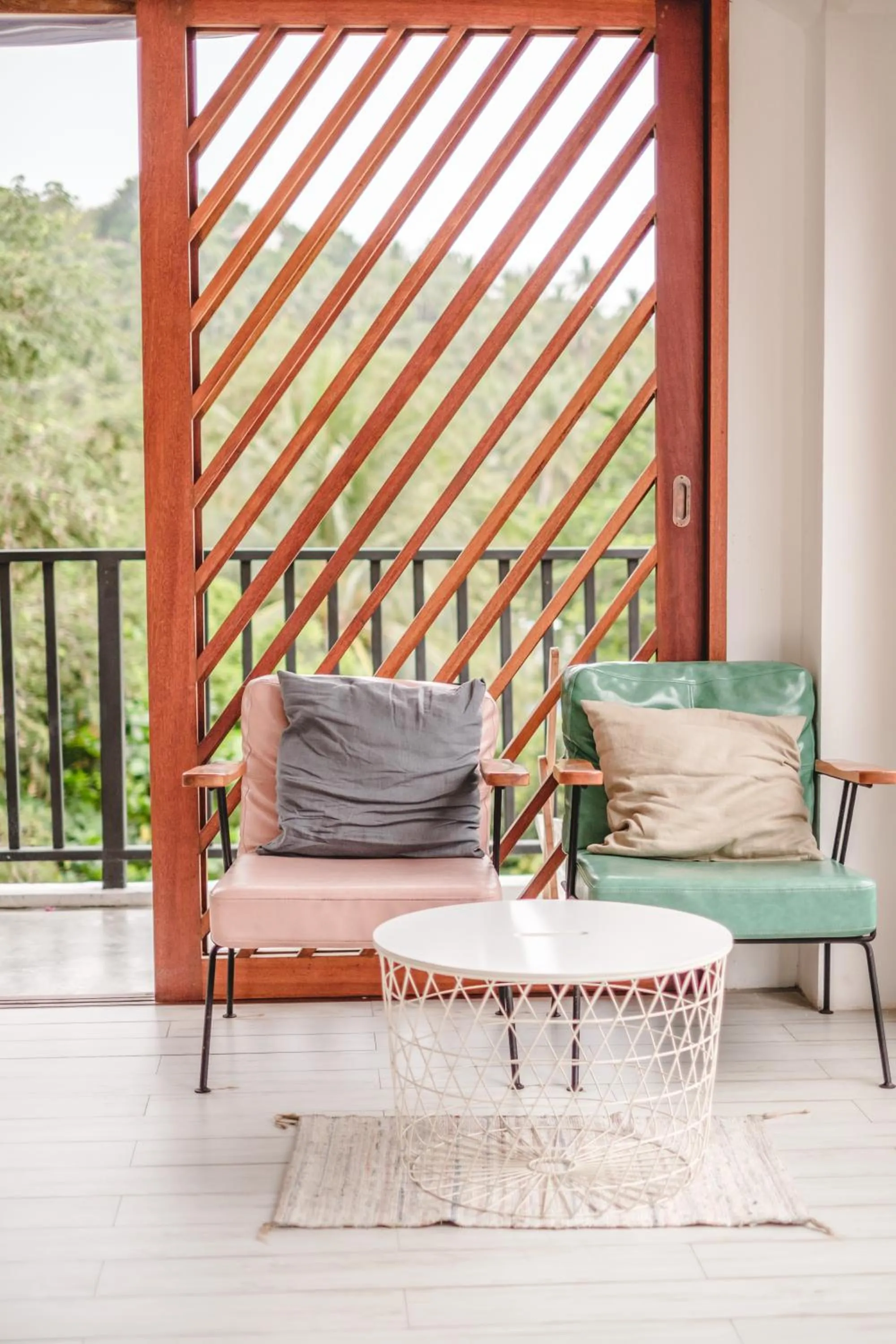 Communal lounge/ TV room in The Dearly Koh Tao Hostel-PADI 5 Star Dive Resort