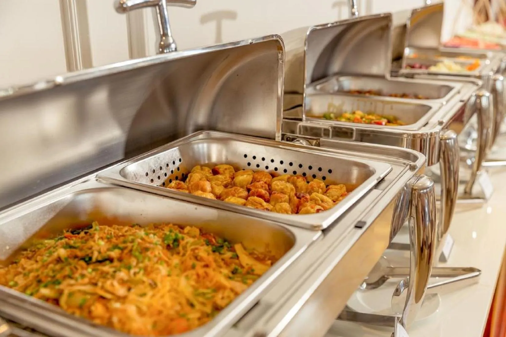 Restaurant/places to eat in Delicate Hotel