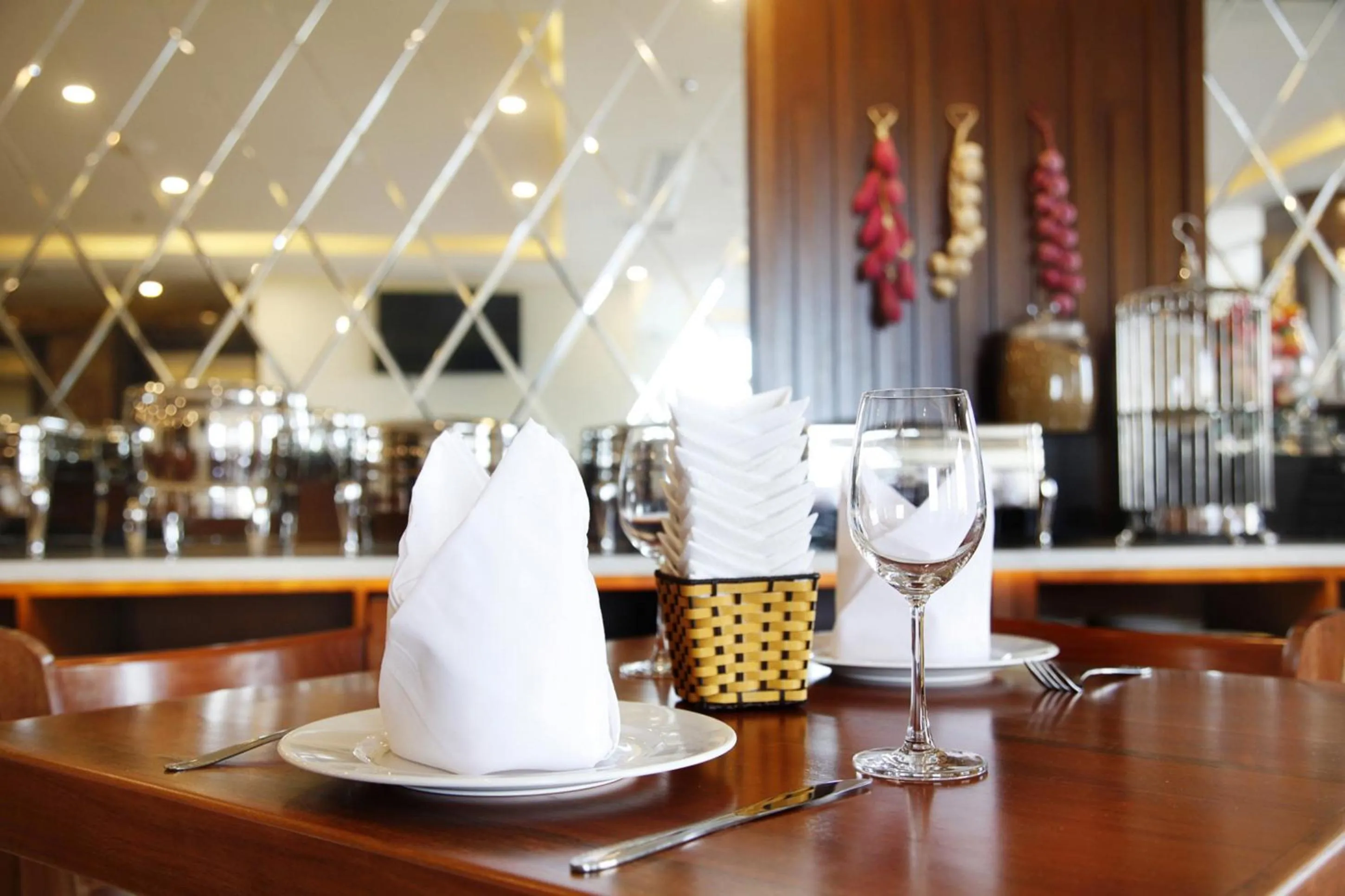 Restaurant/places to eat in Delicate Hotel