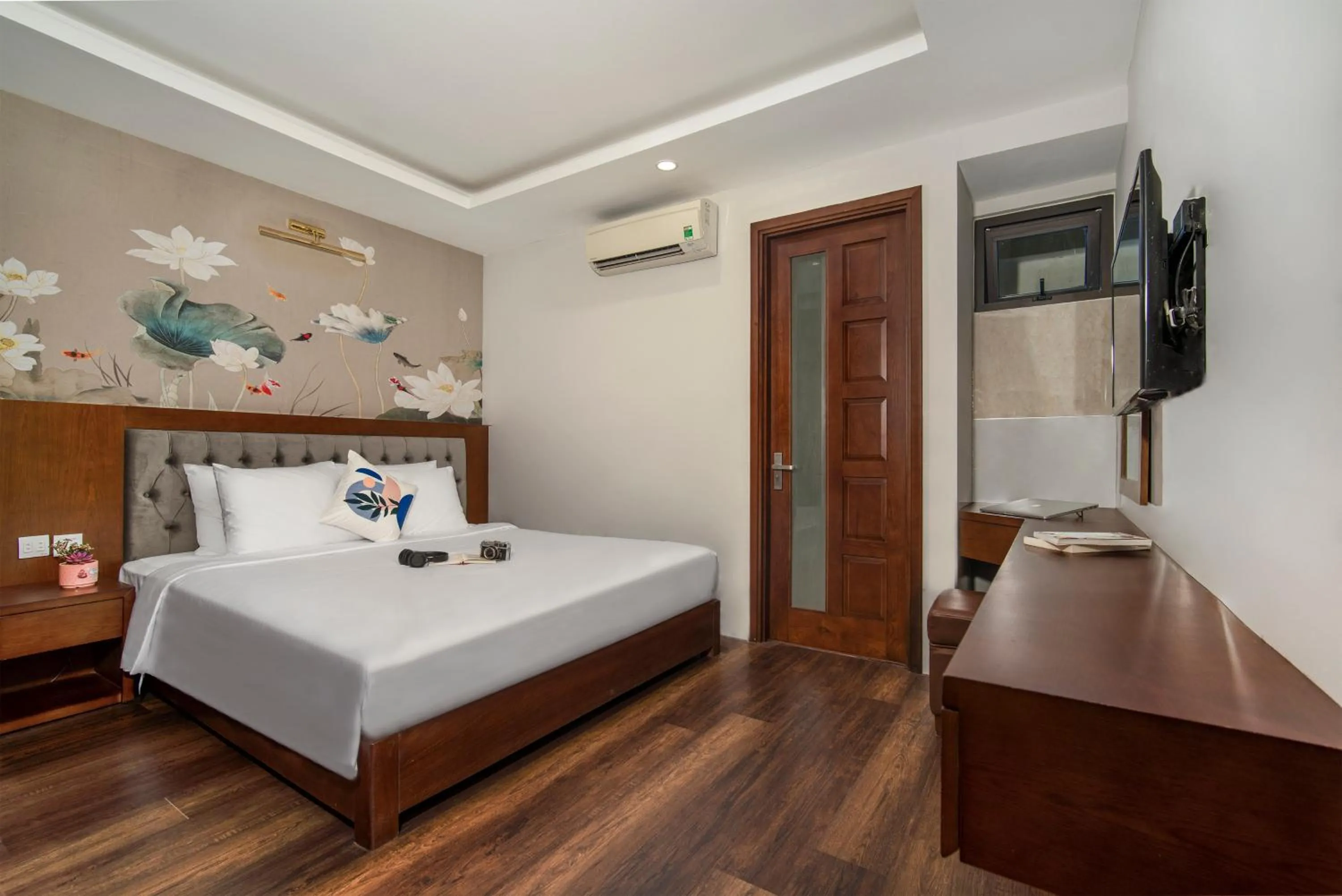 TV and multimedia, Bed in Delicate Hotel