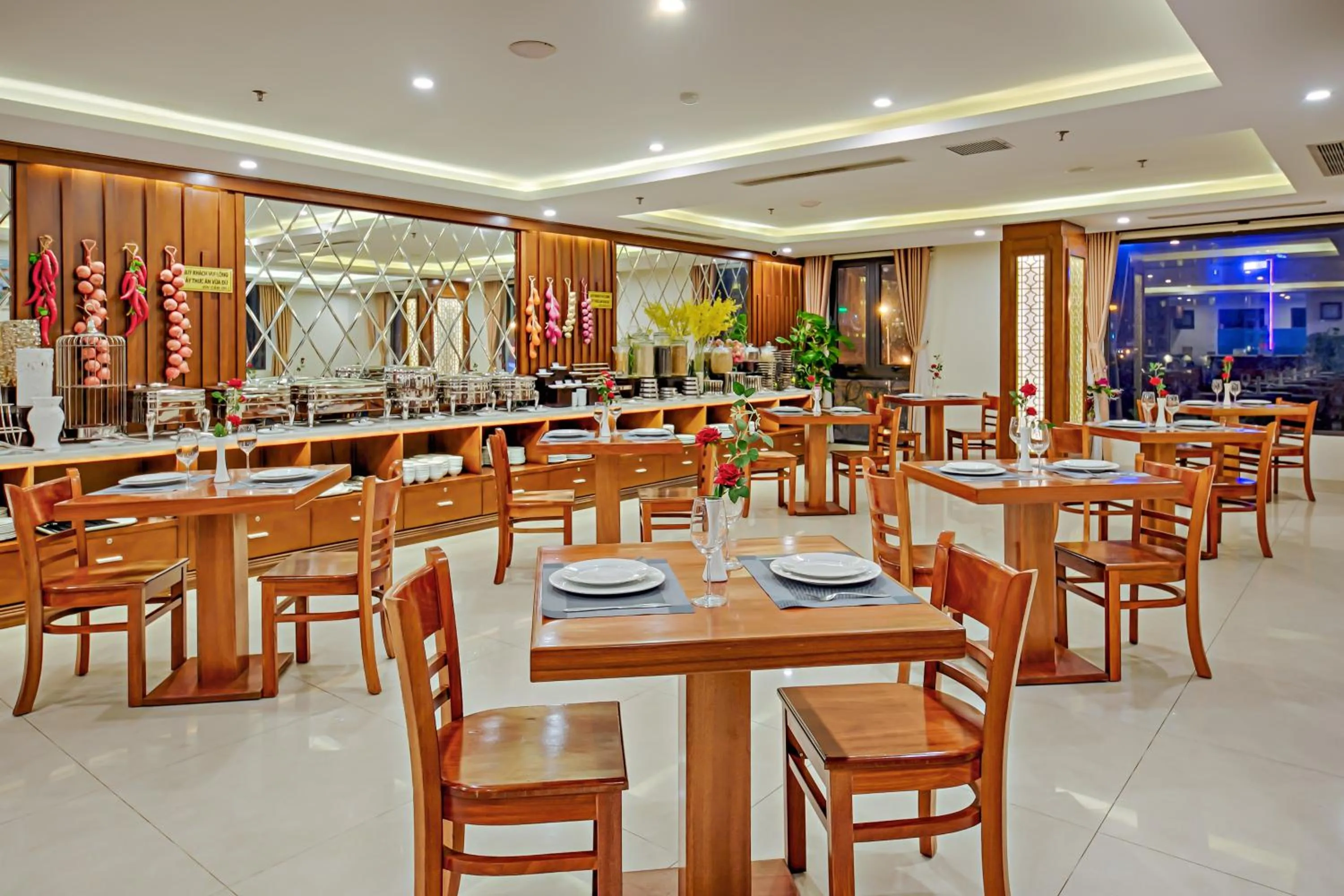 Restaurant/places to eat in Delicate Hotel