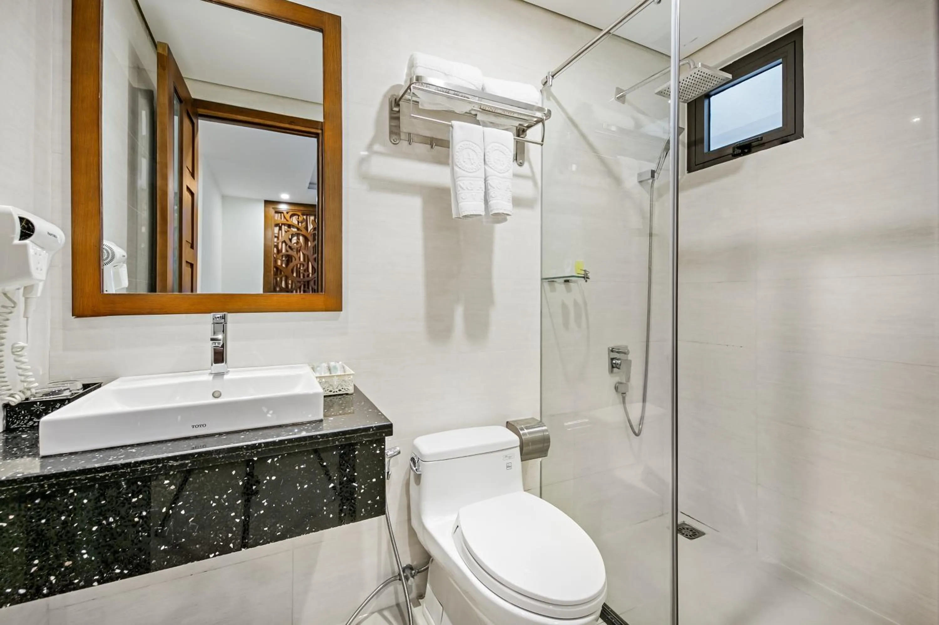 Bathroom in Hung Anh Hotel