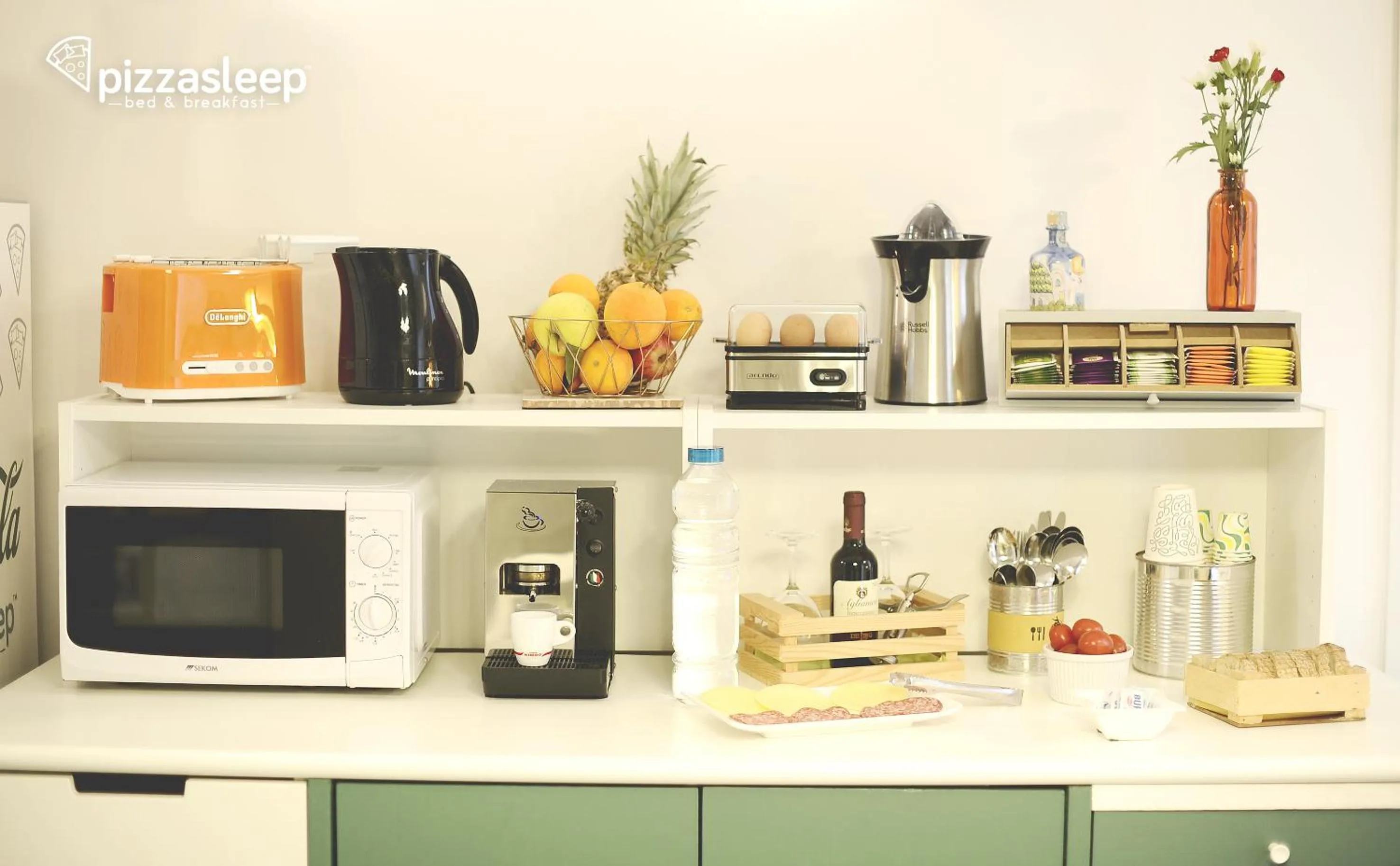 Coffee/tea facilities in PizzaSleep B&B