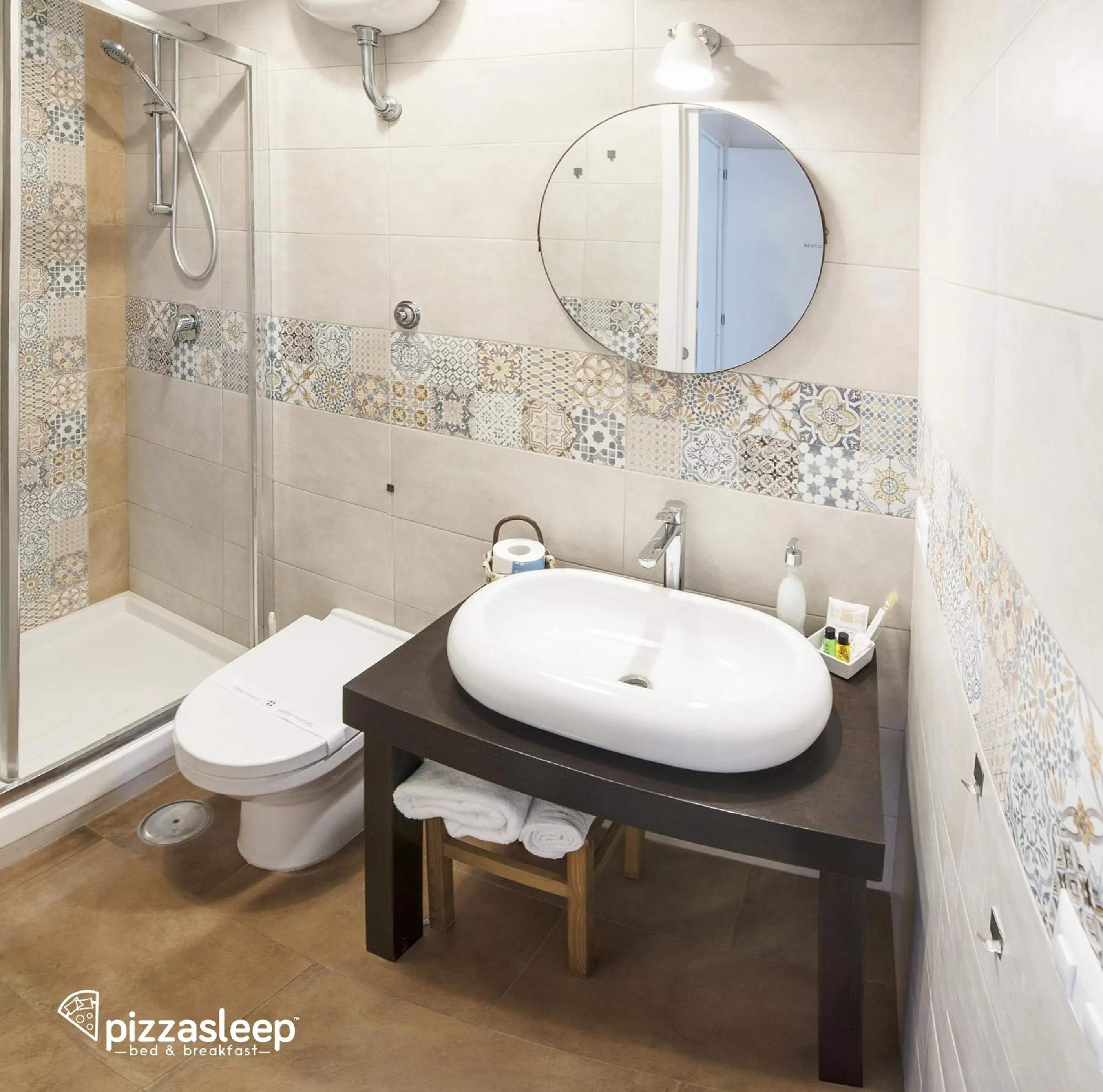 Shower in PizzaSleep B&B