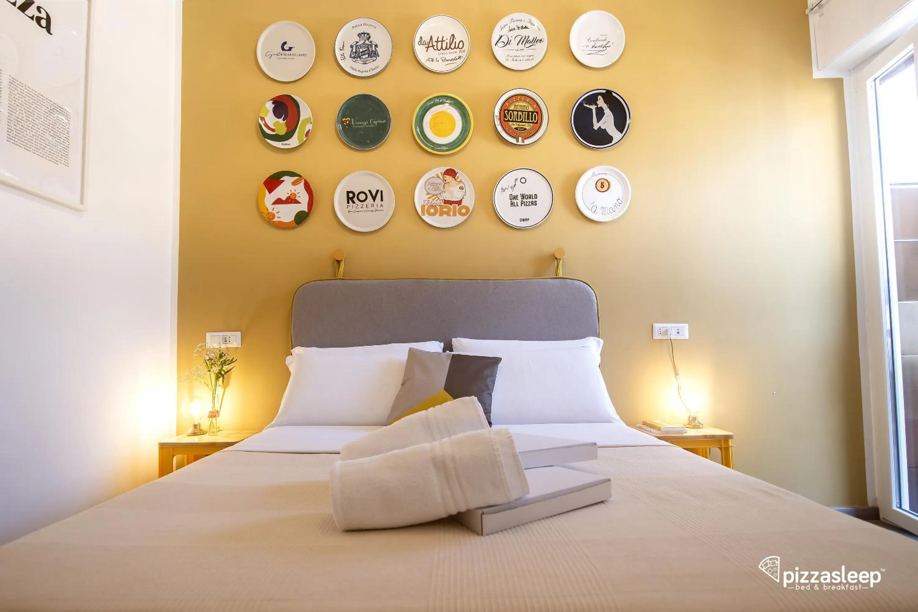 Bed in PizzaSleep B&B