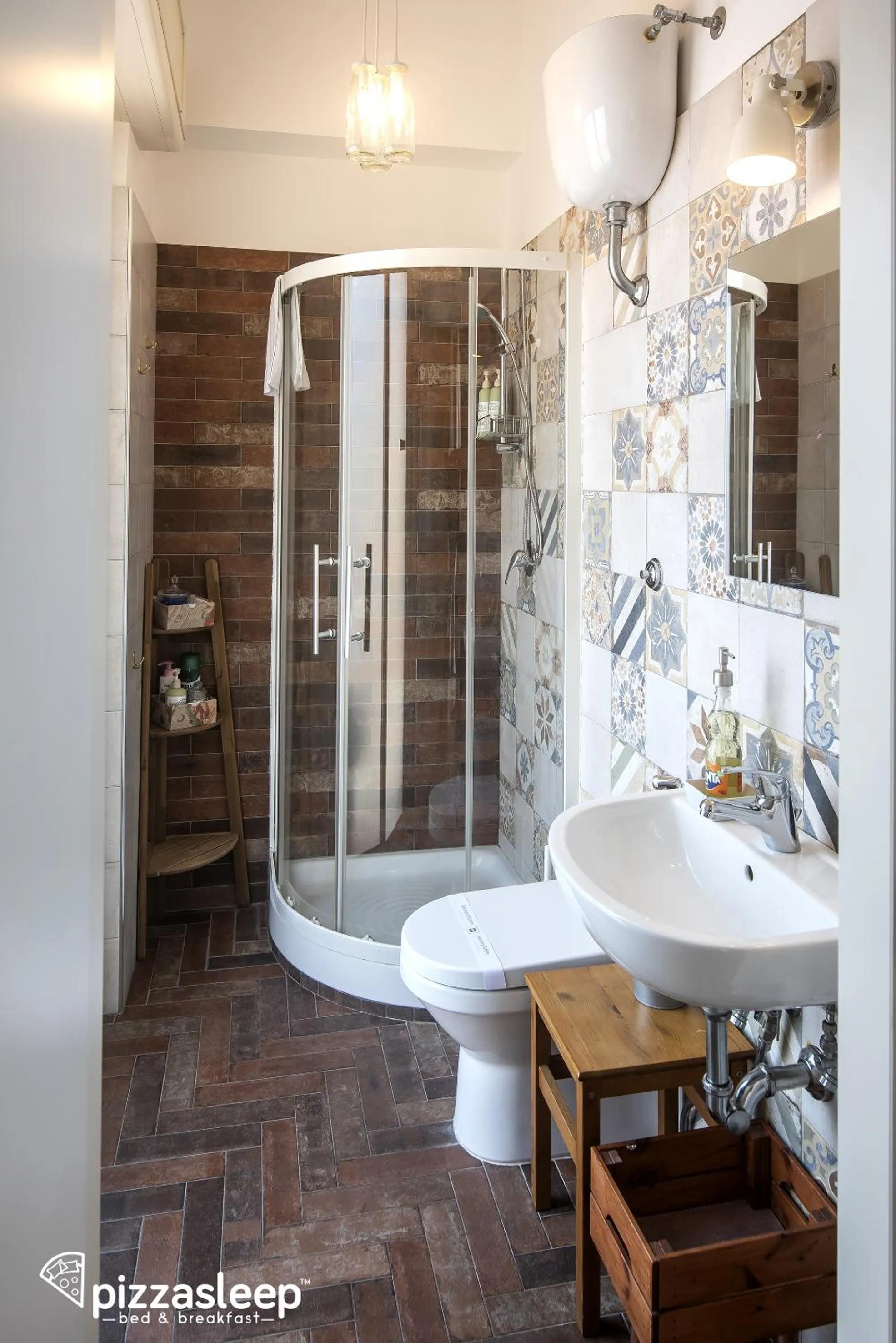 Shower in PizzaSleep B&B