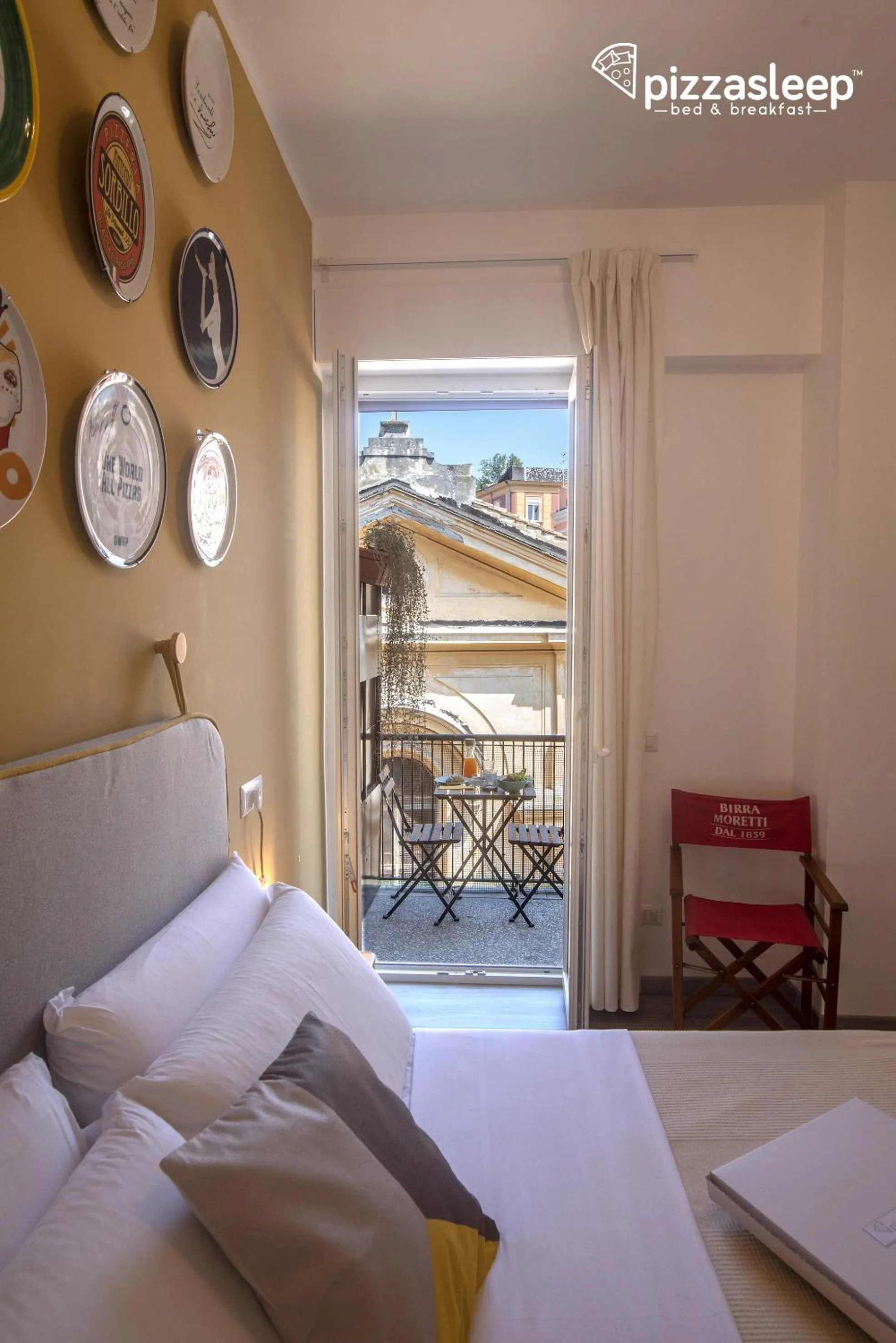 Bed in PizzaSleep B&B