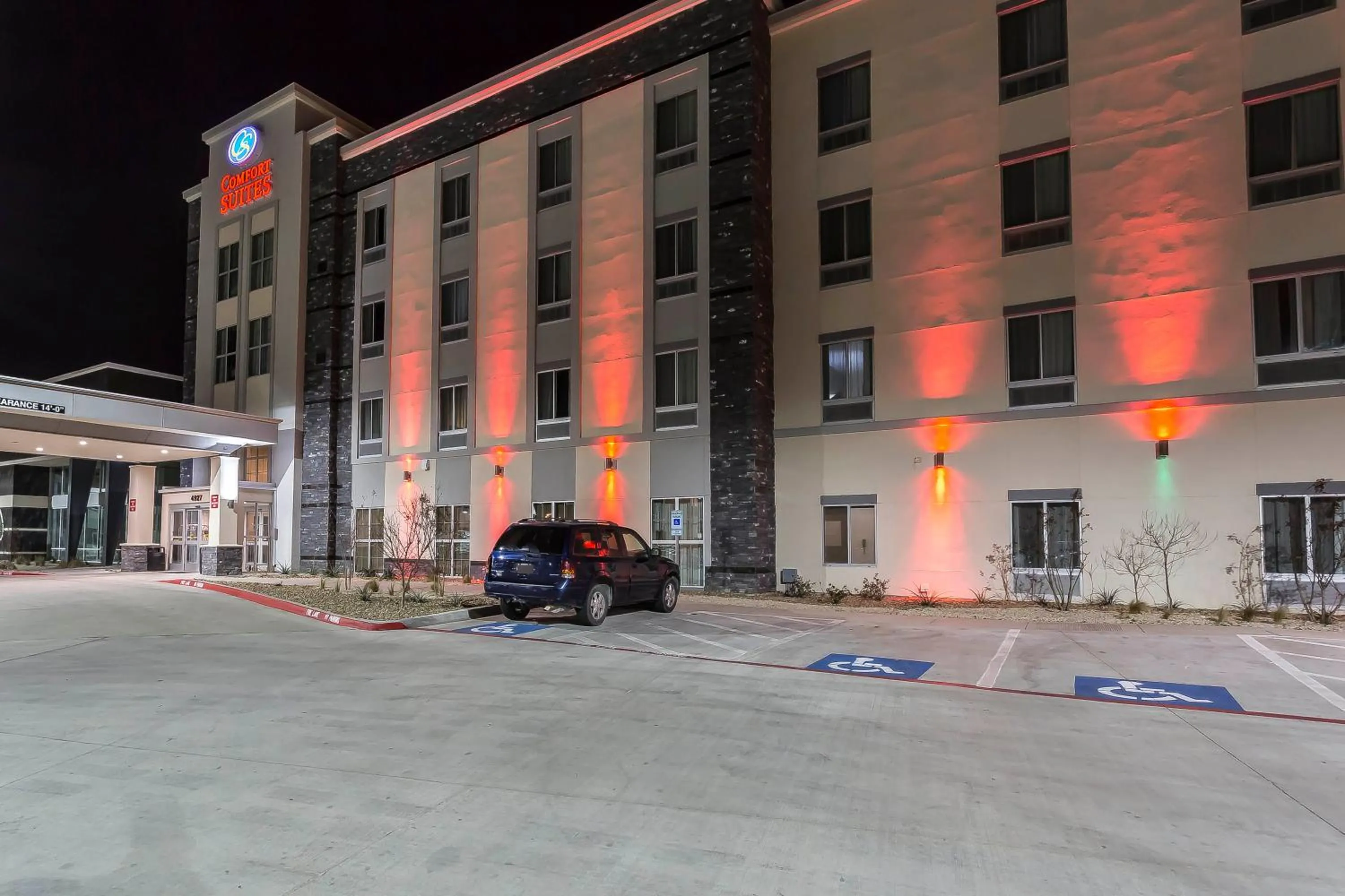 Comfort Suites - University