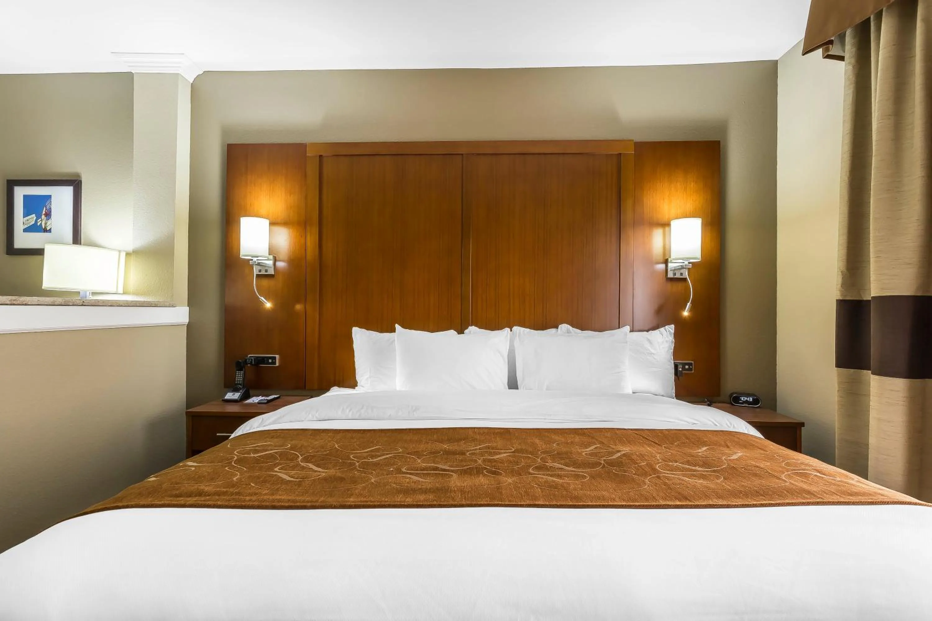 Bed in Comfort Suites - University