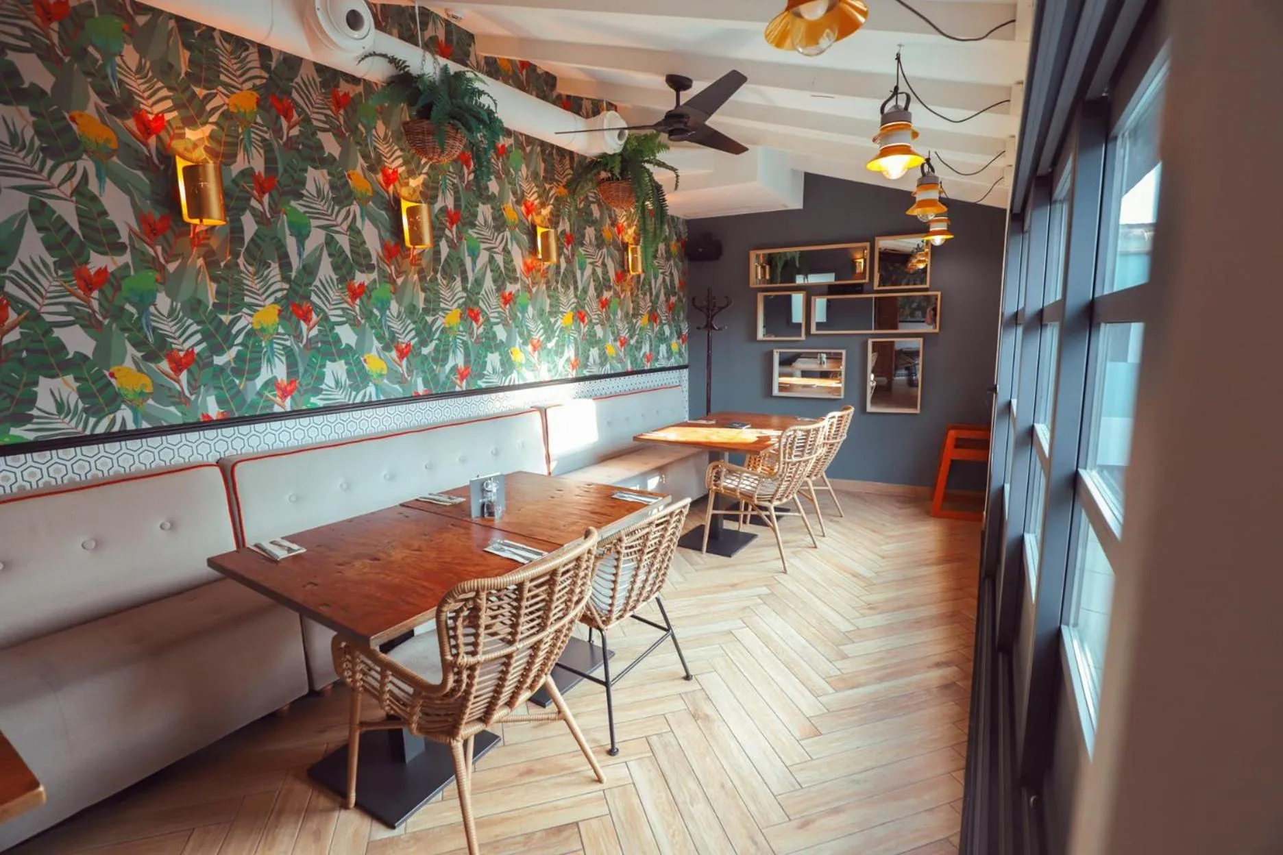 Restaurant/places to eat in MYR Marqués House