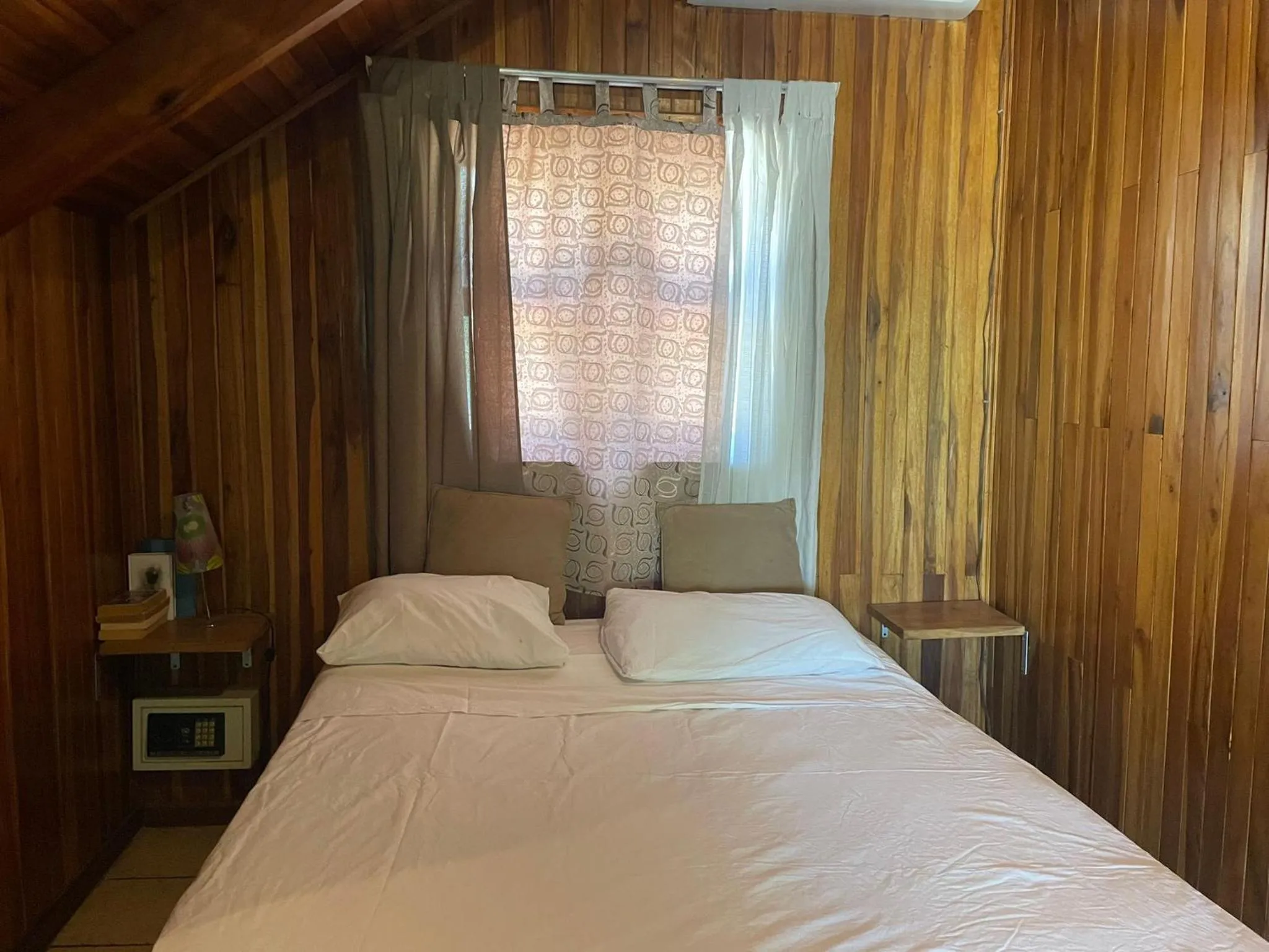 Bedroom, Bed in Beach Cabinas