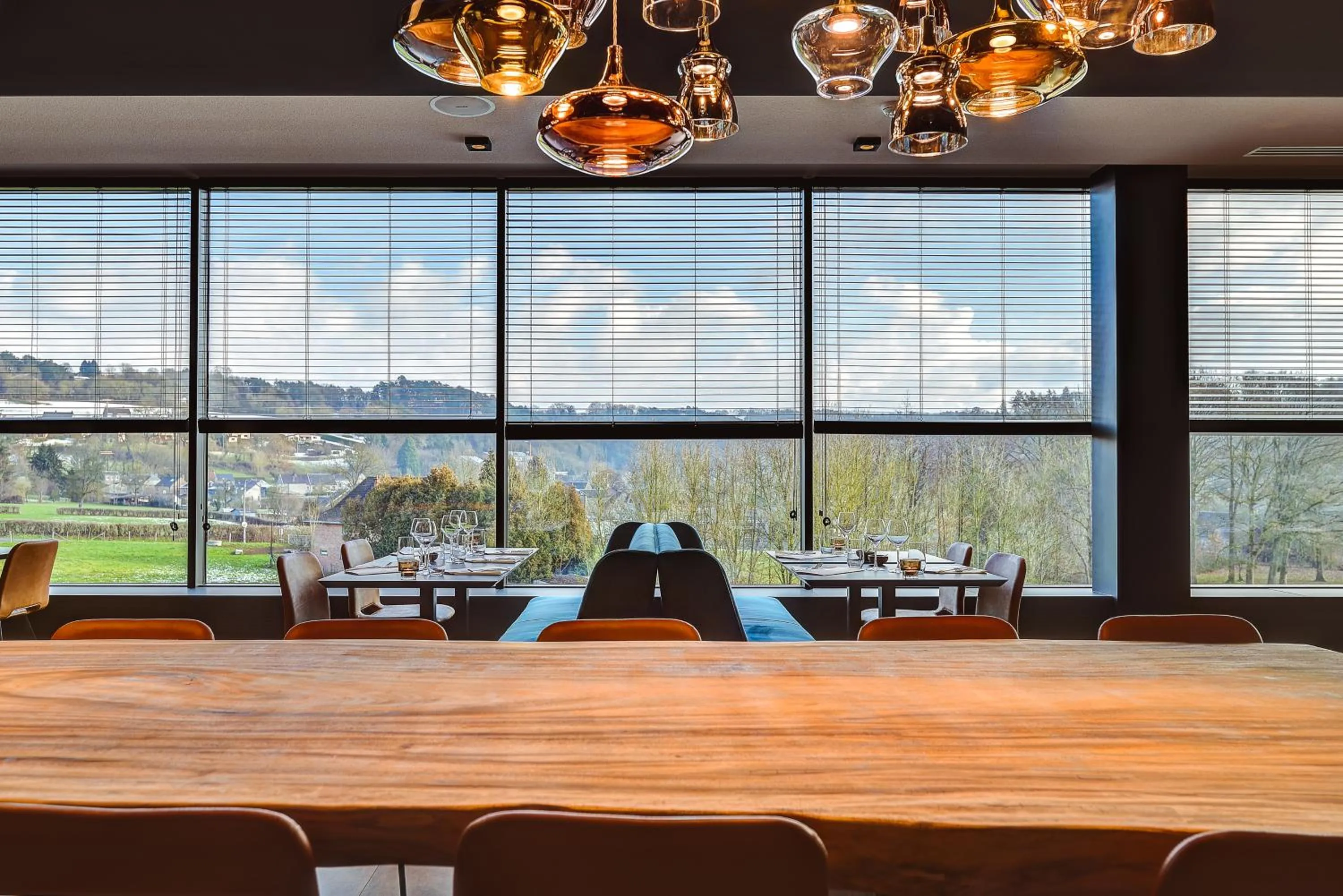 Restaurant/places to eat in R hotel experiences