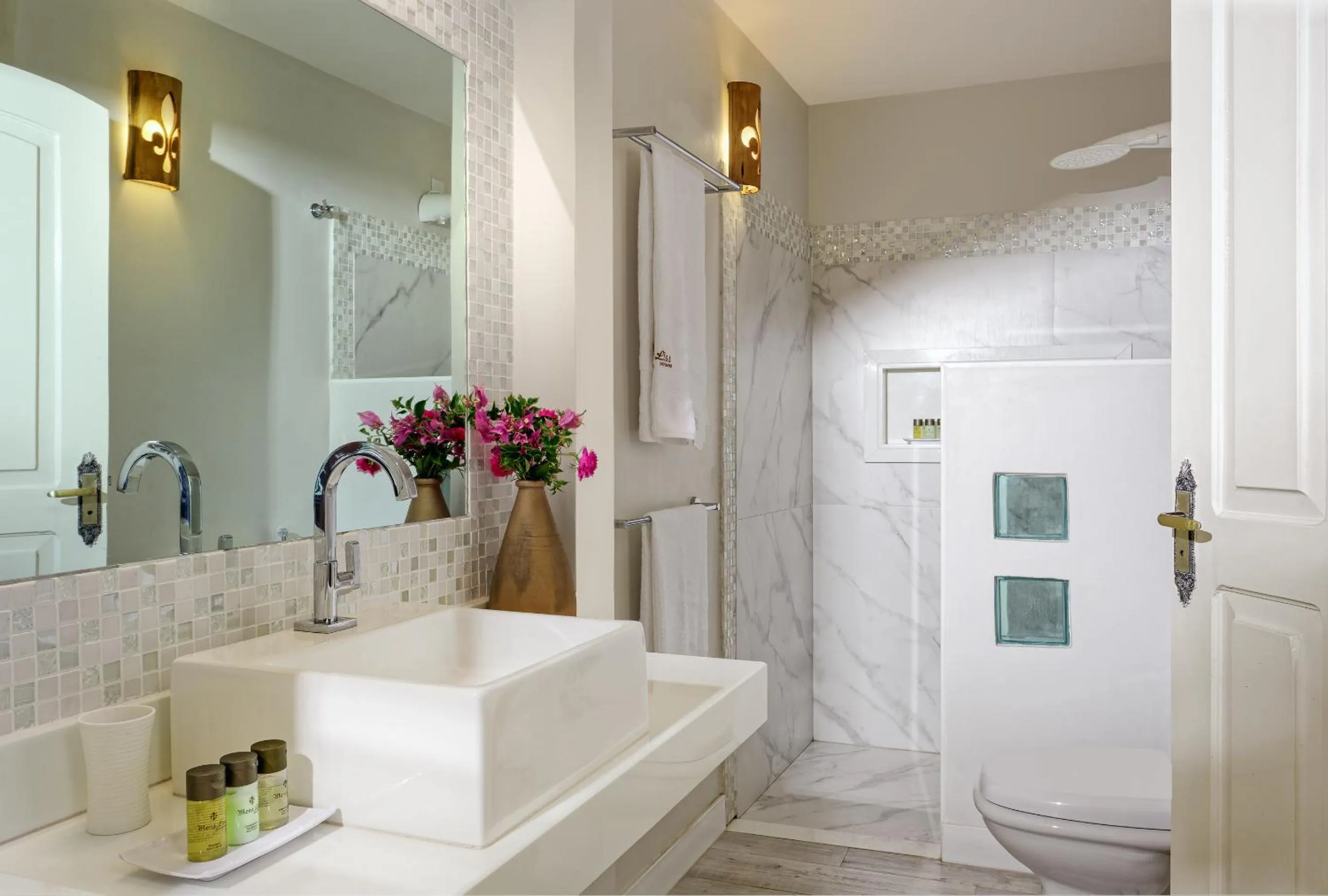 Bathroom in Mona Lisa Pousada