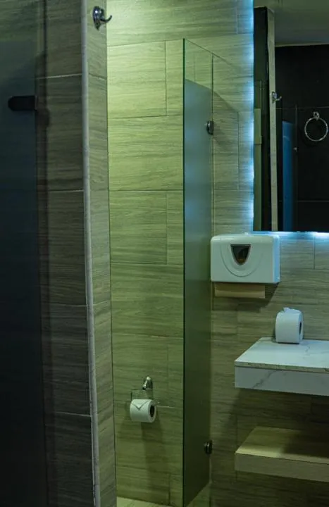 Bathroom in Hotel American Visa Tower