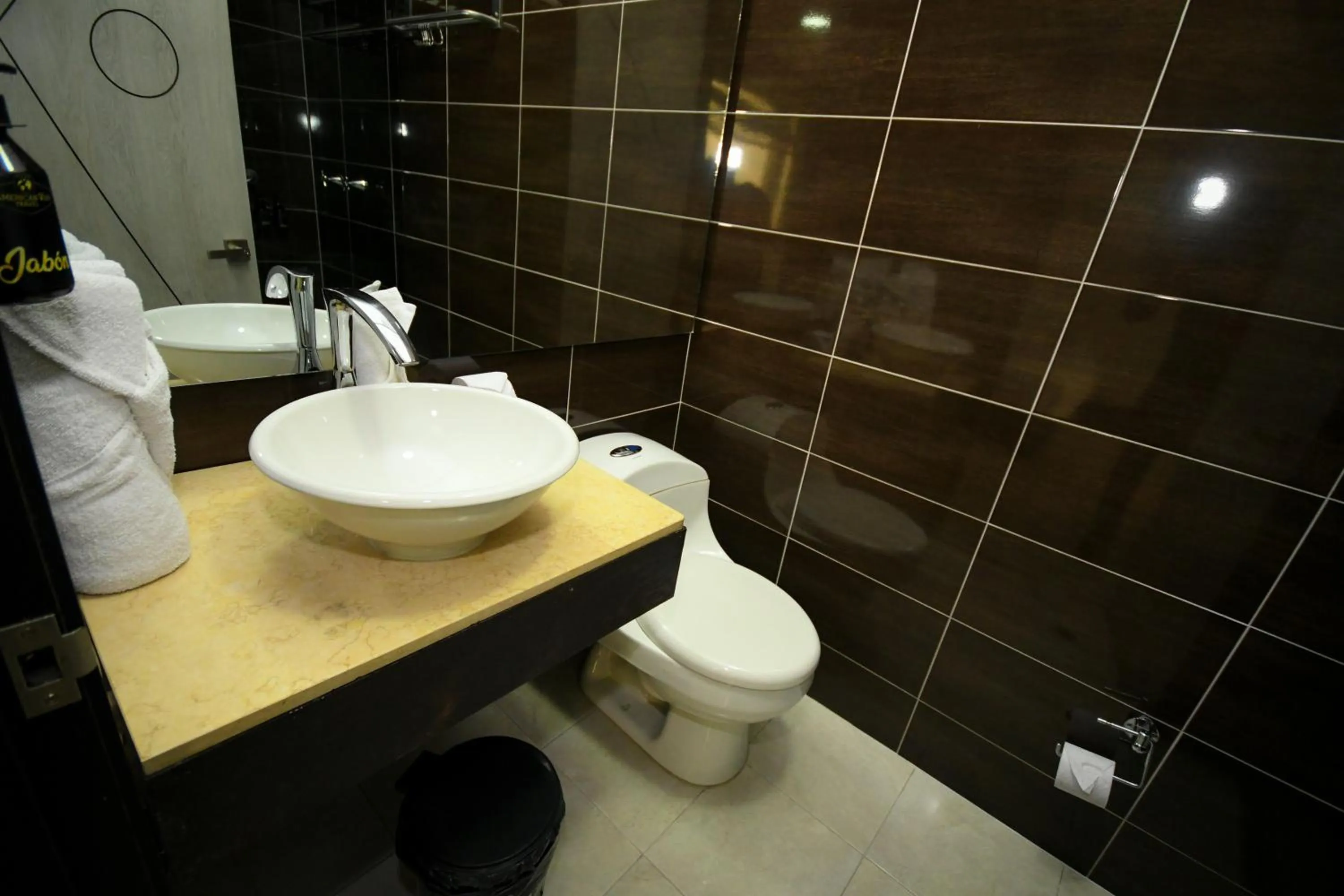 Bathroom in Hotel American Visa Tower