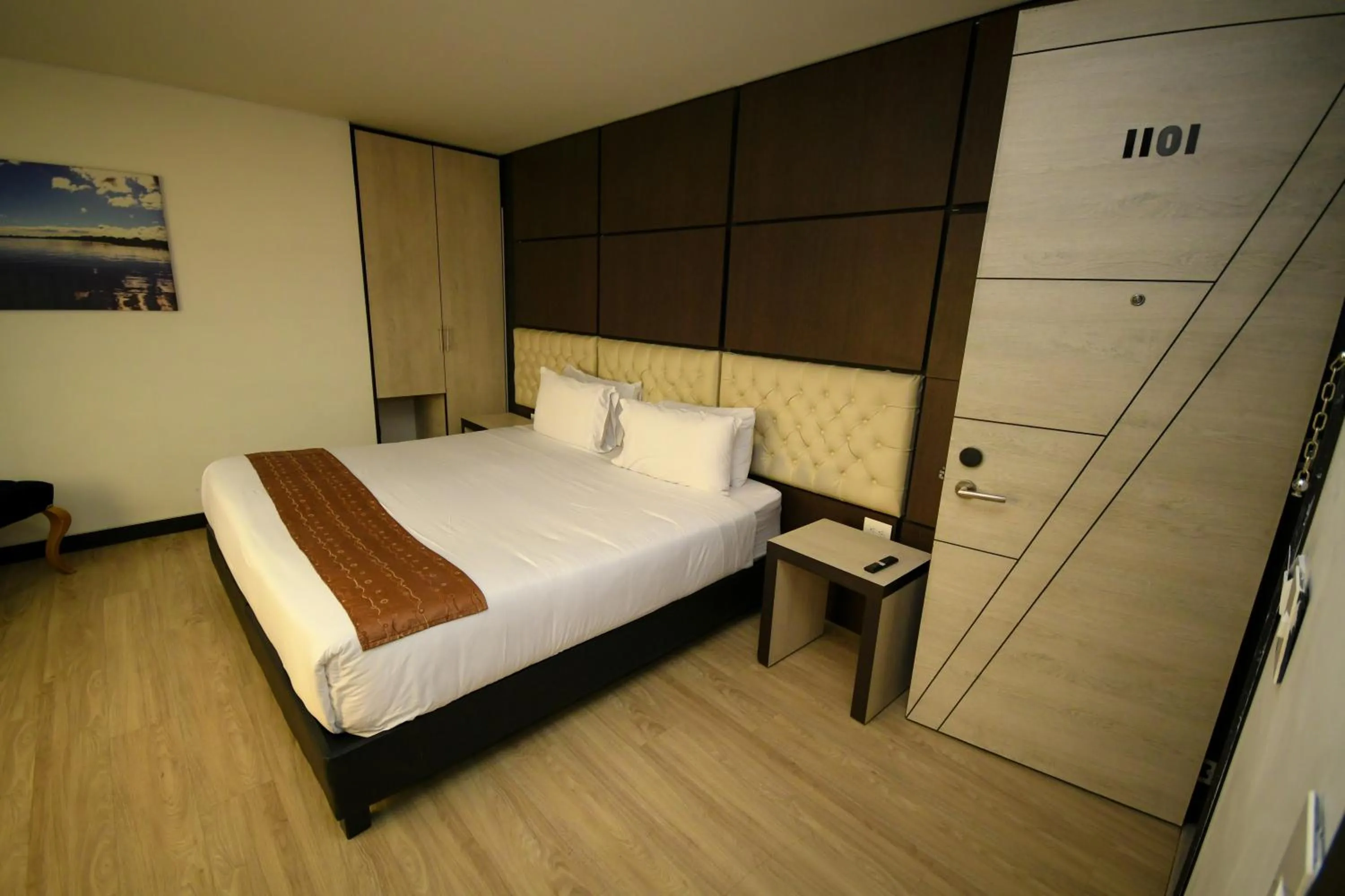 Photo of the whole room in Hotel American Visa Tower