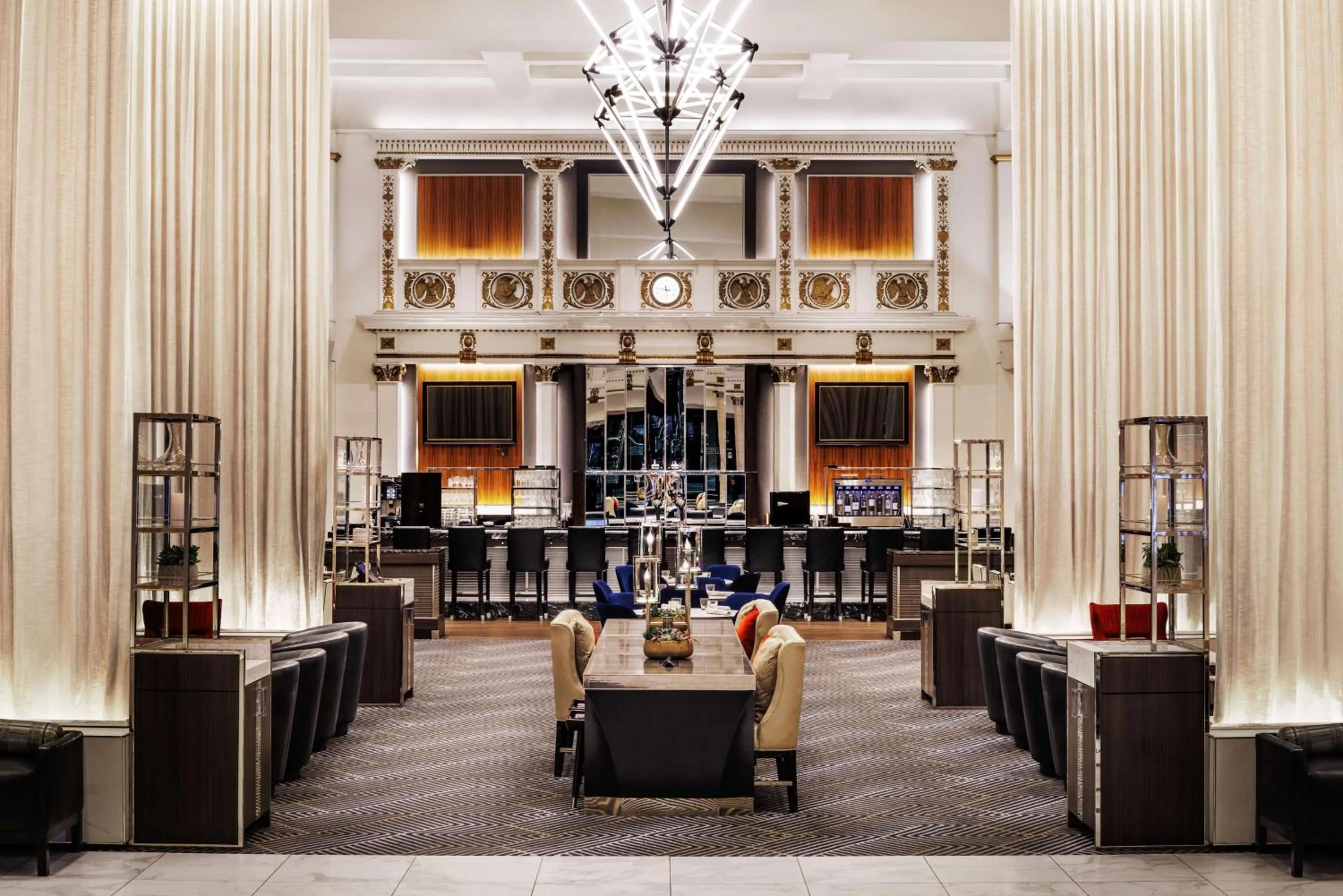 Lounge or bar in Hilton Boston Park Plaza