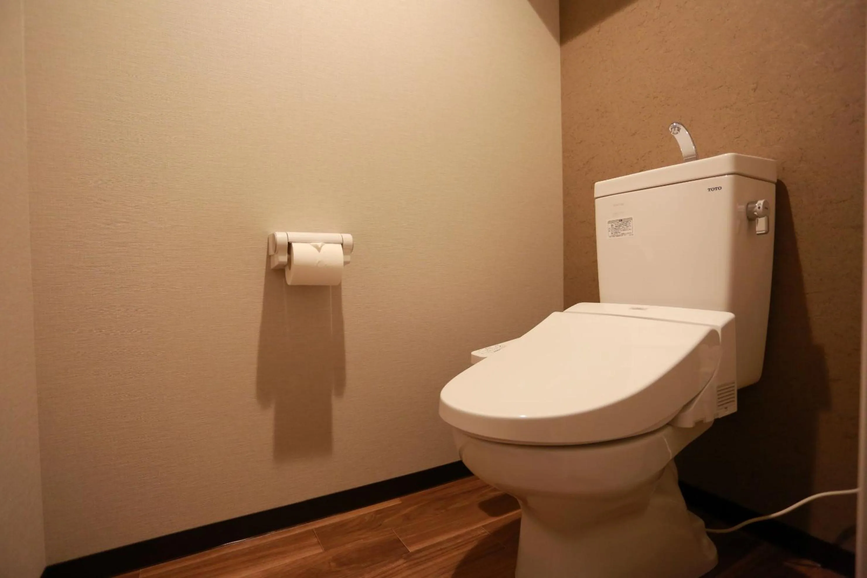 Toilet in The Base Sakai Higashi Apartment Hotel