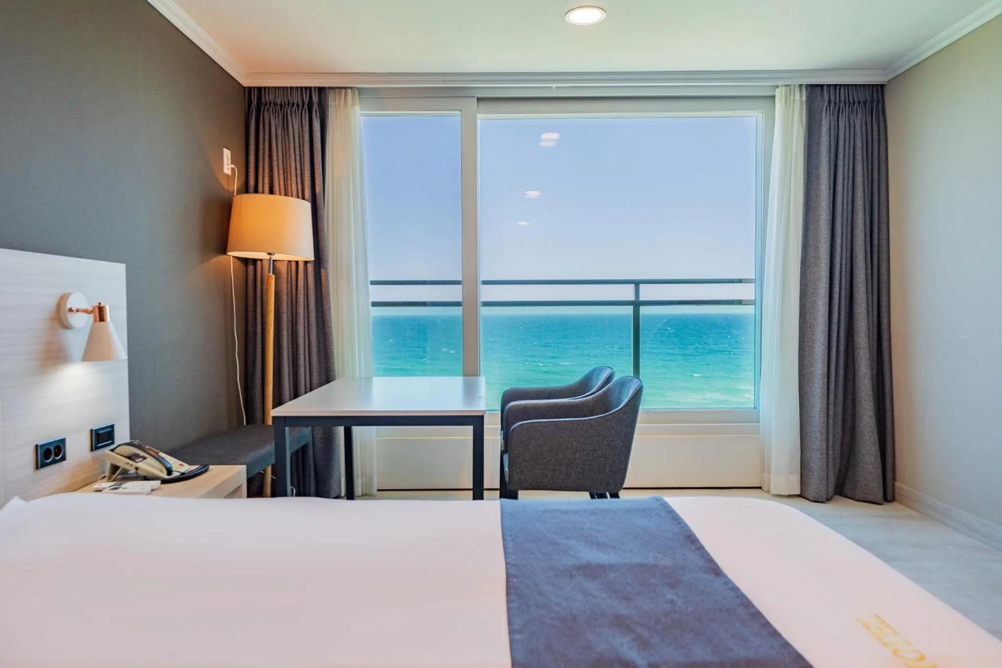 Bed in Gyeongpo Soo Hotel