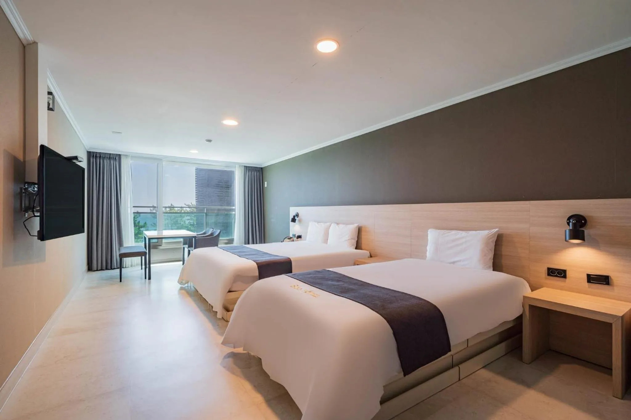 Bed in Gyeongpo Soo Hotel