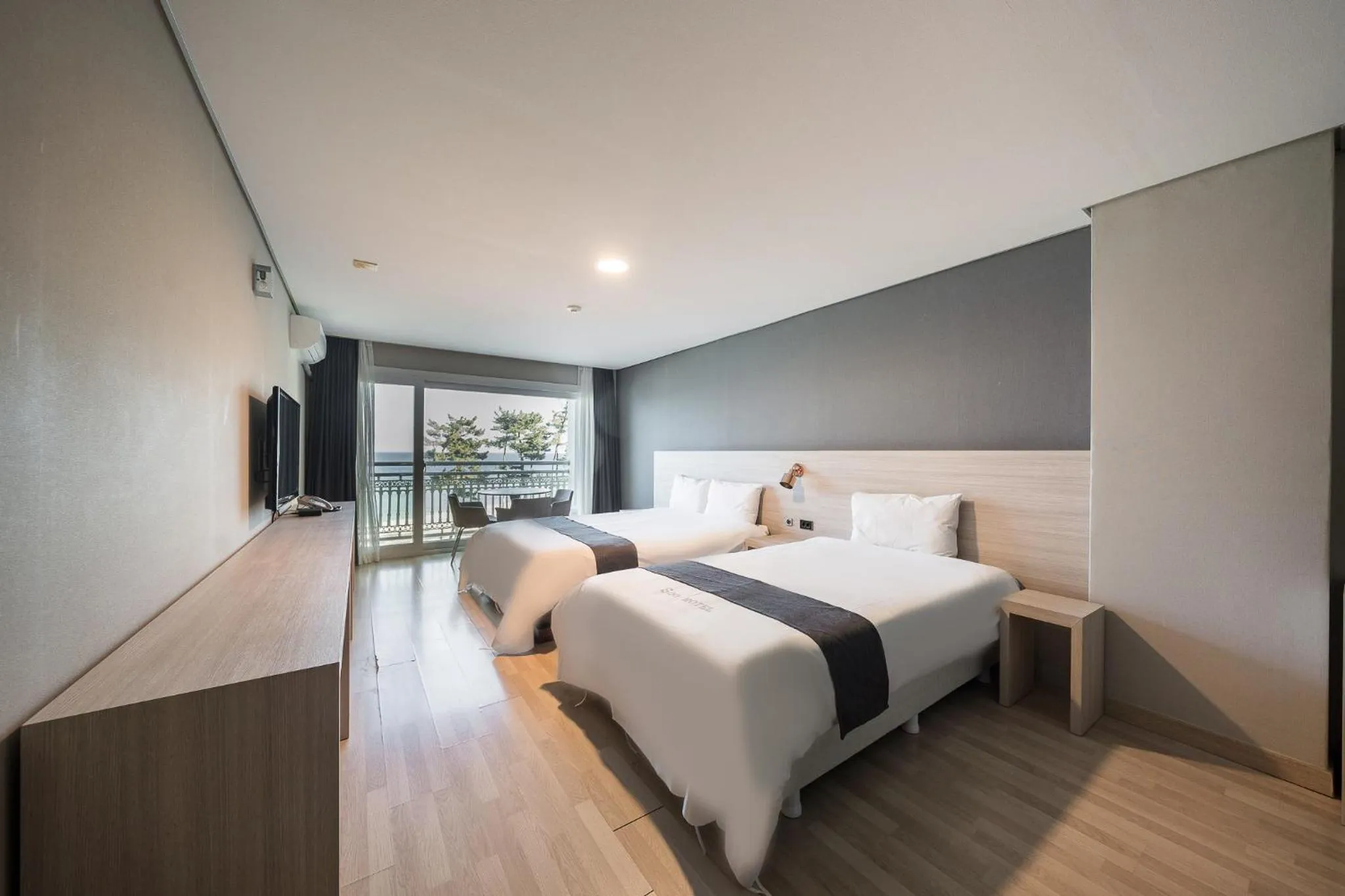 Bed in Gyeongpo Soo Hotel