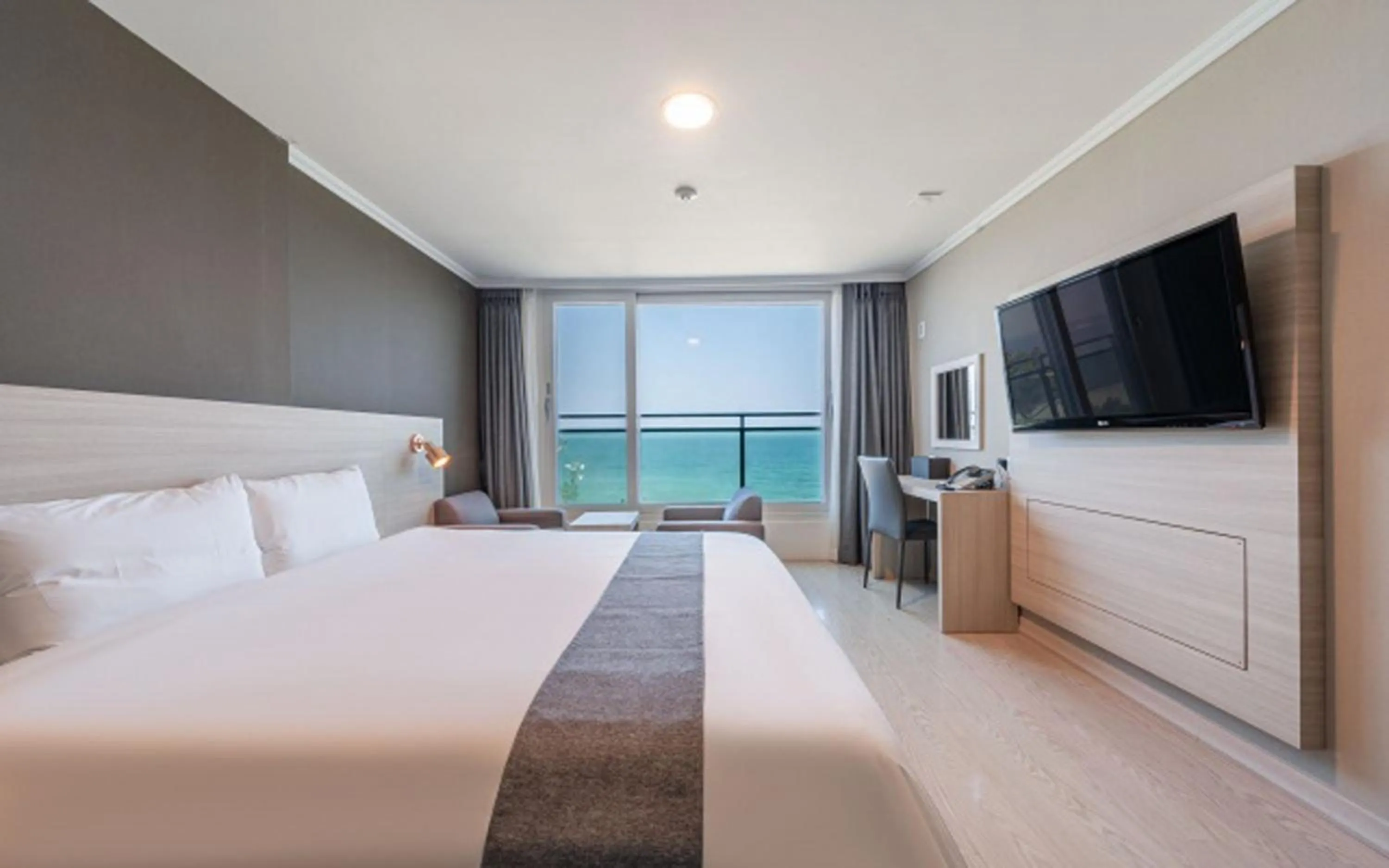 Bed in Gyeongpo Soo Hotel