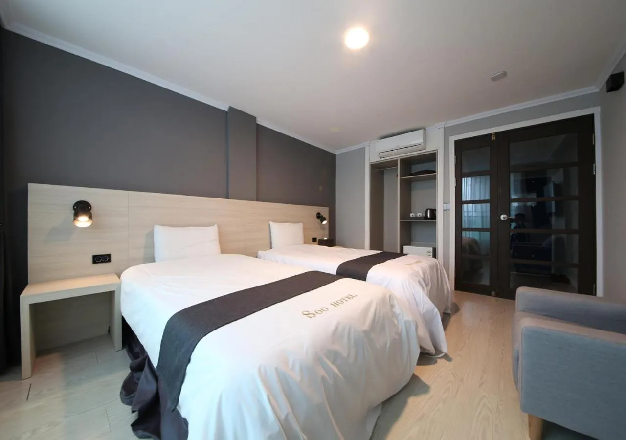 Bedroom, Bed in Gyeongpo Soo Hotel