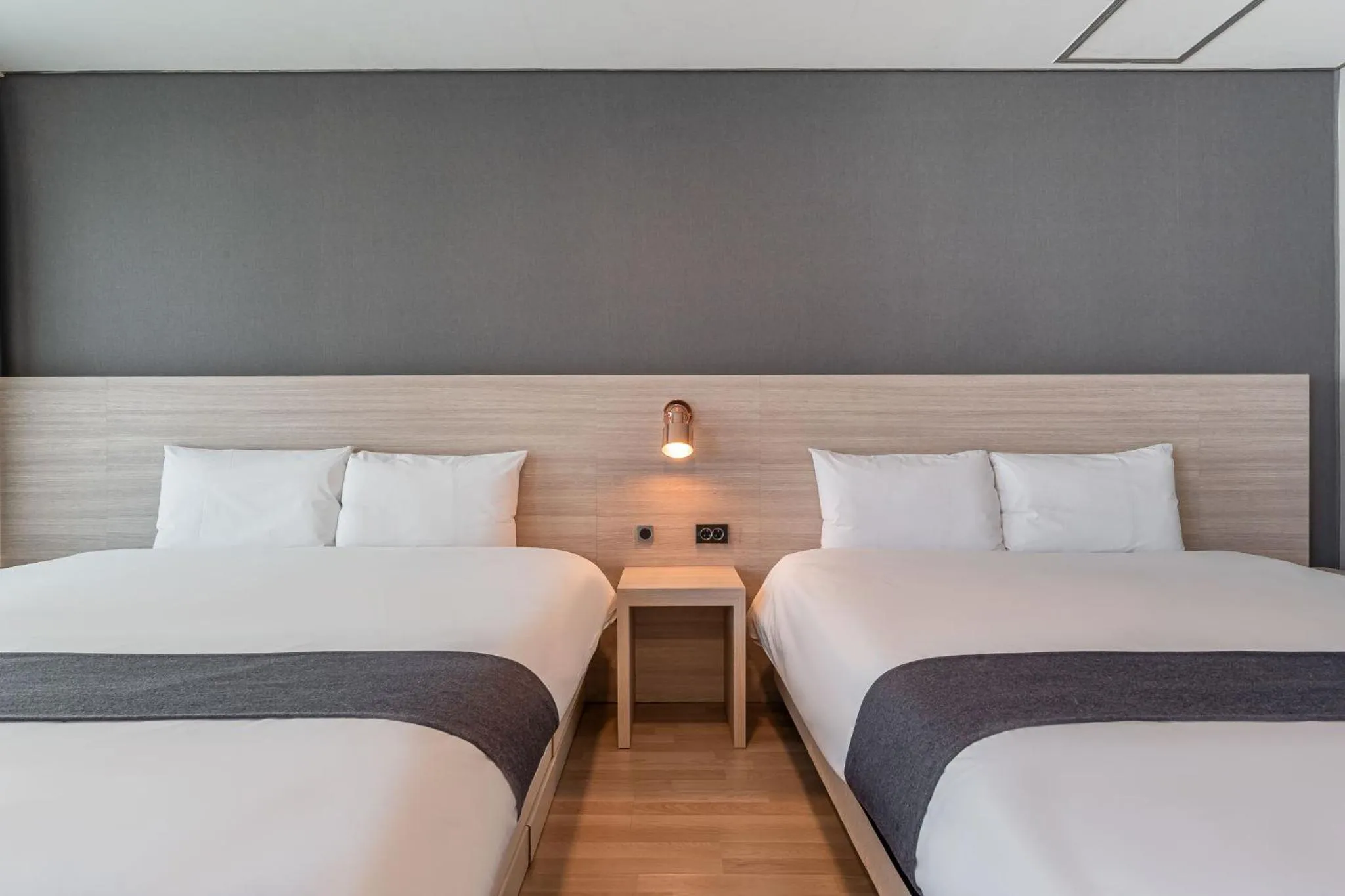 Bed in Gyeongpo Soo Hotel