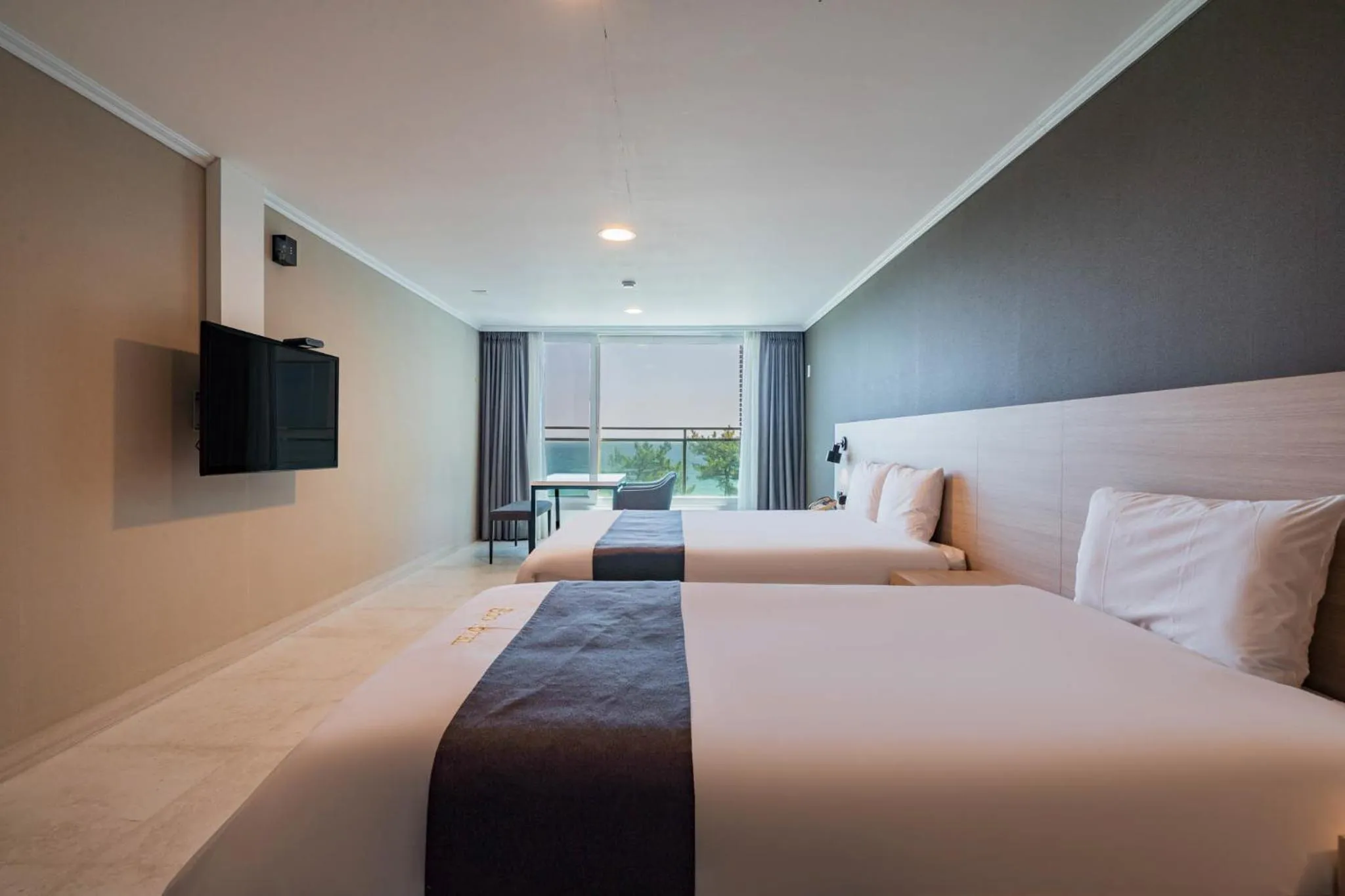 Bed in Gyeongpo Soo Hotel