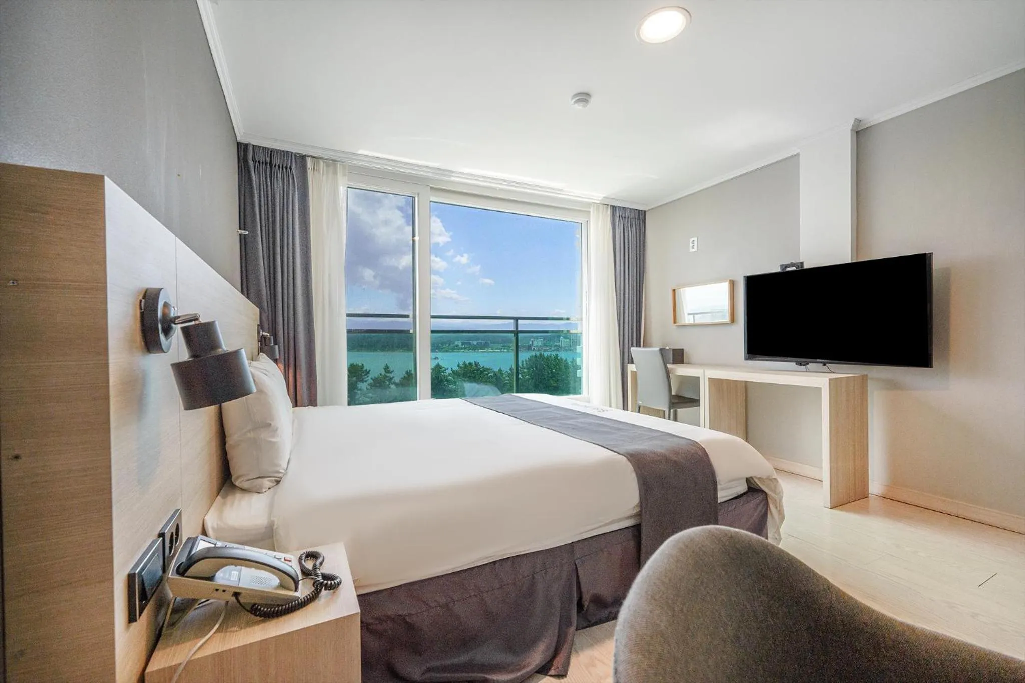 Bed in Gyeongpo Soo Hotel