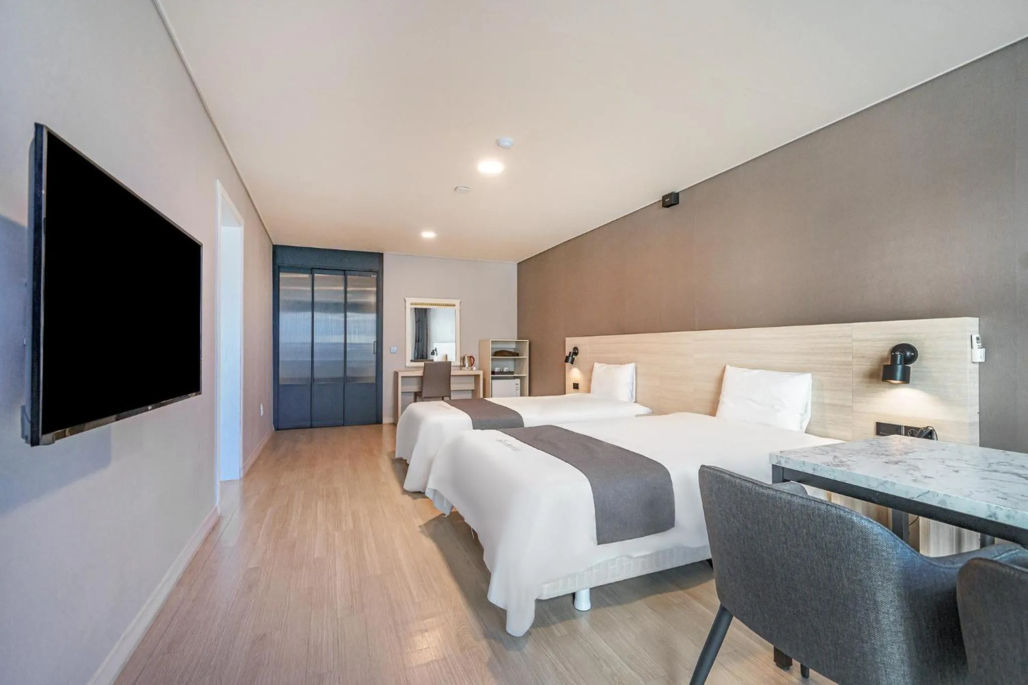 Bed in Gyeongpo Soo Hotel